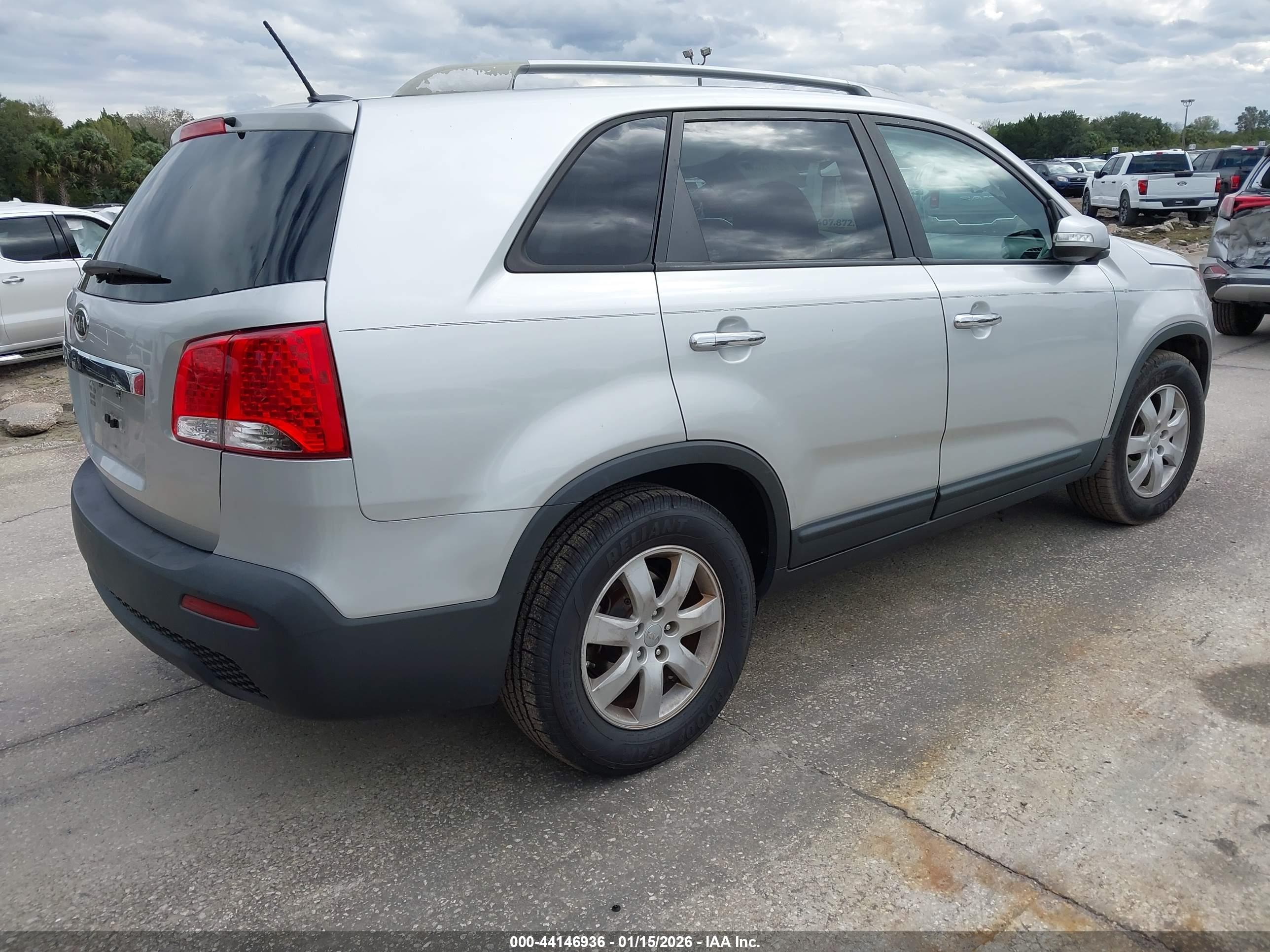 KIA SORENTO image 4