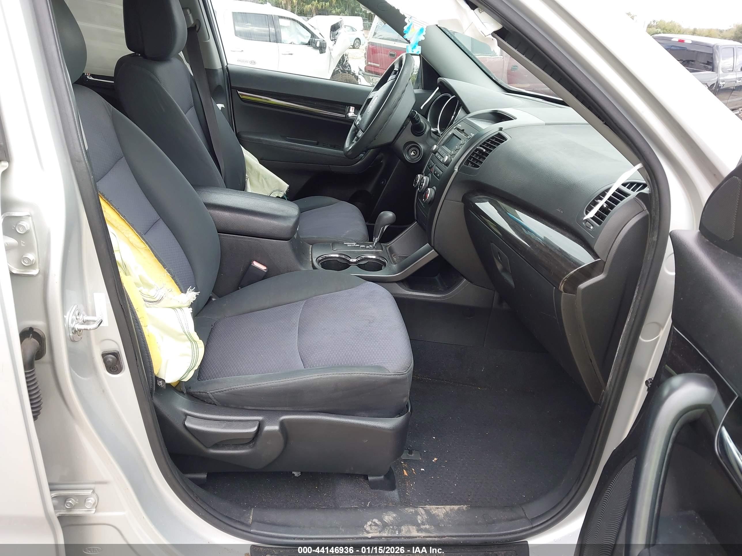 KIA SORENTO image 5