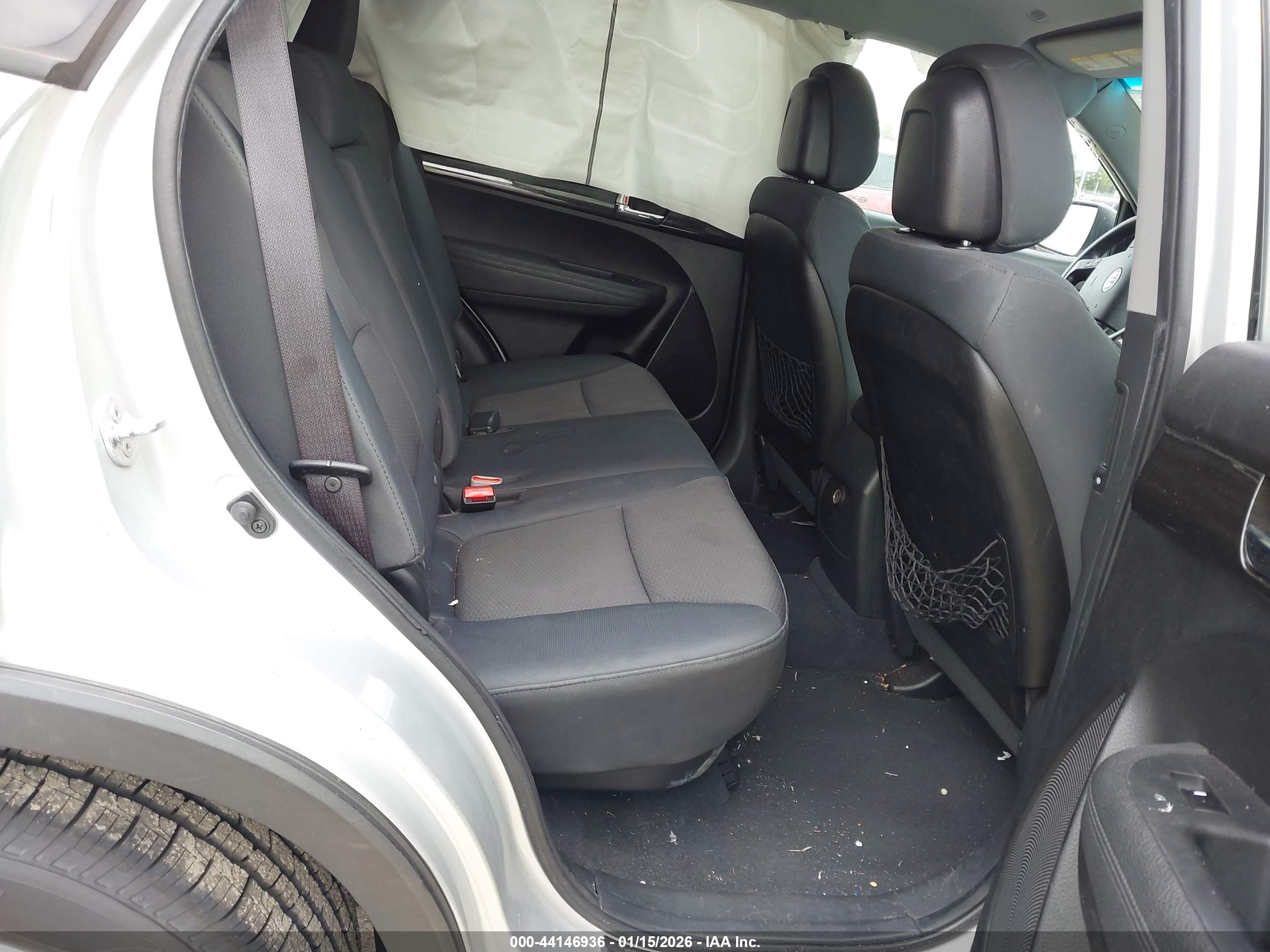 KIA SORENTO image 8