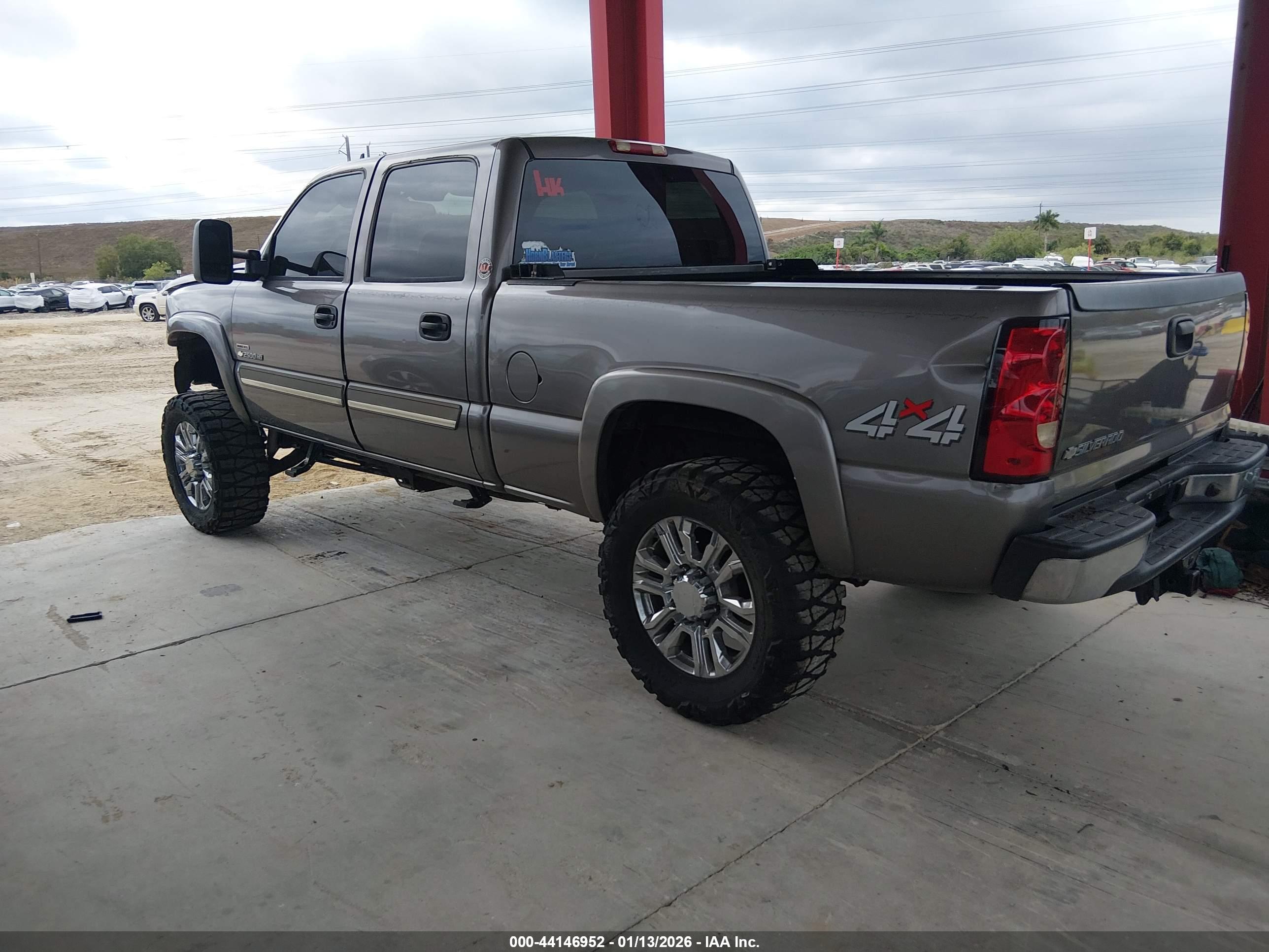CHEVROLET SILVERADO image 3
