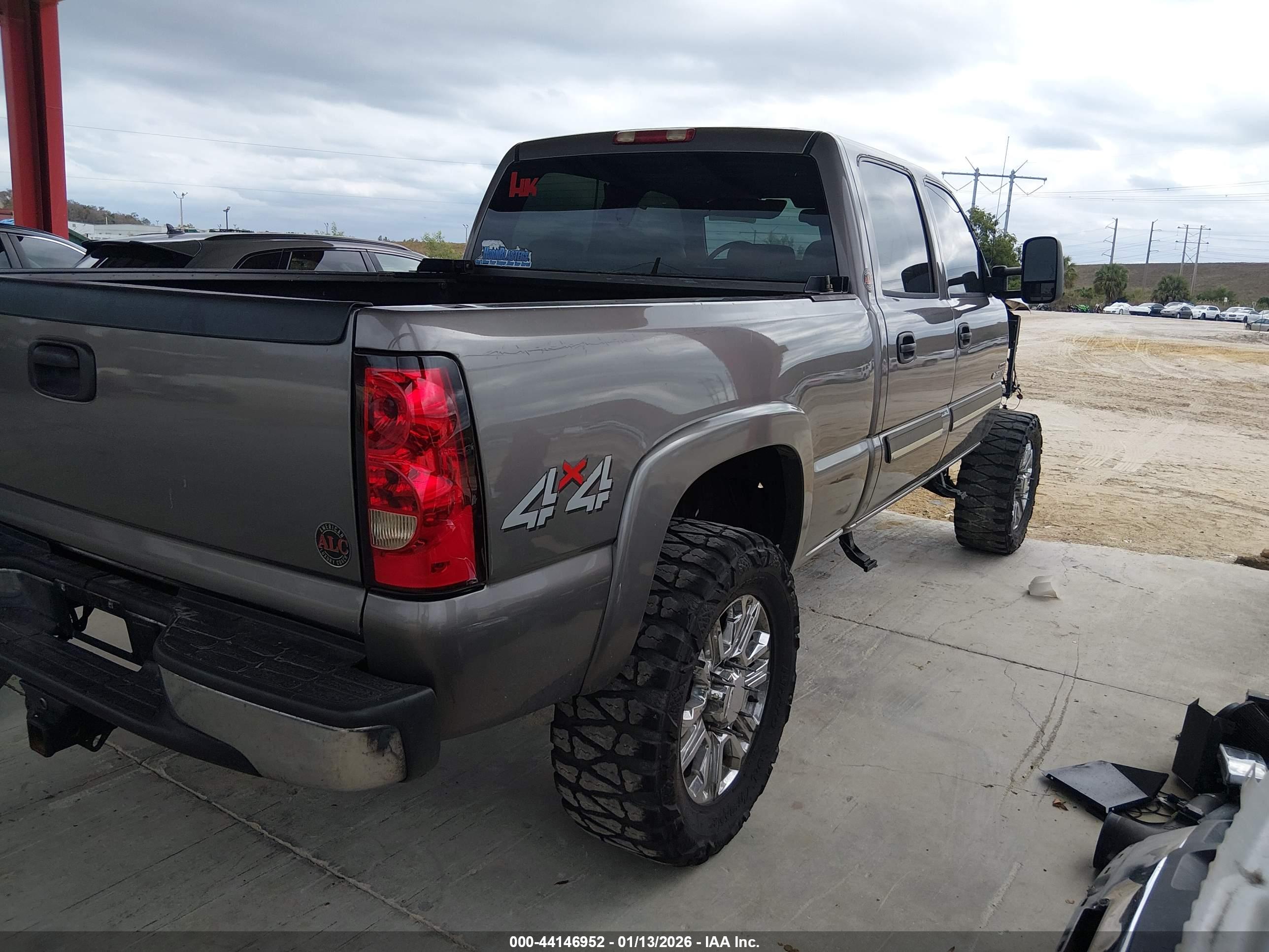 CHEVROLET SILVERADO image 4