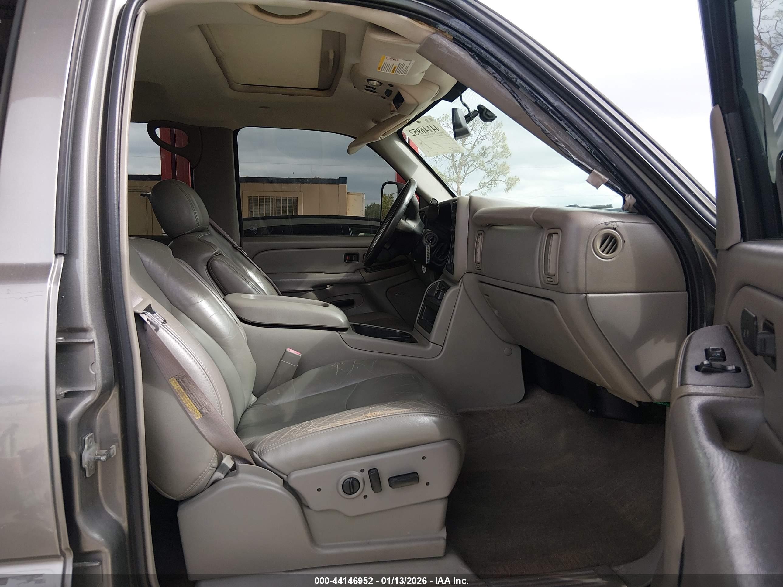 CHEVROLET SILVERADO image 5