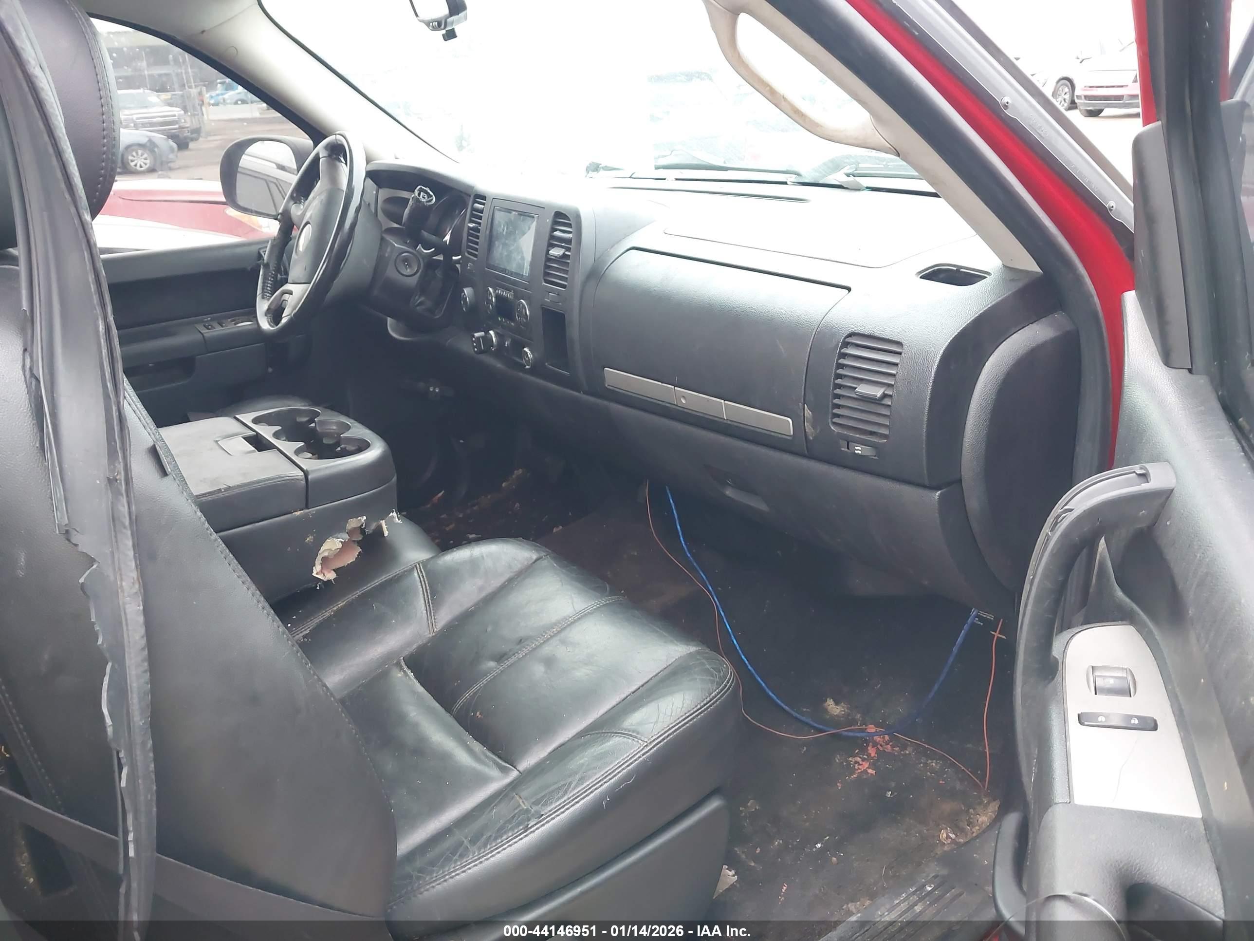 CHEVROLET SILVERADO image 5