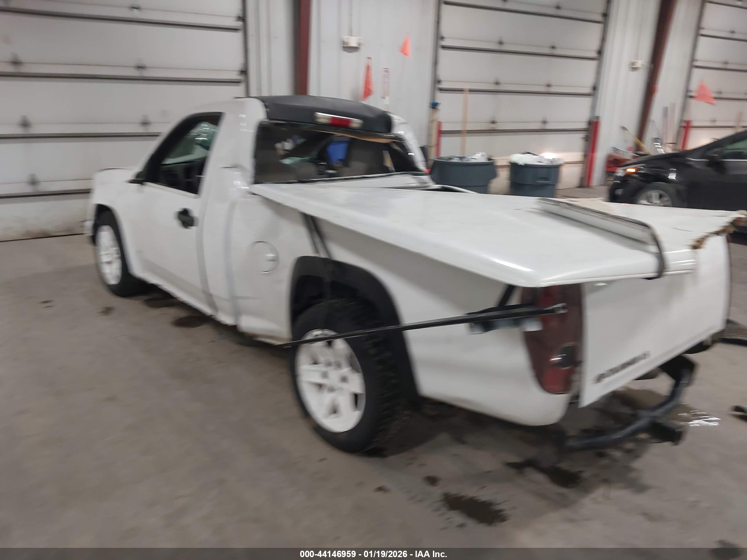 CHEVROLET COLORADO image 3