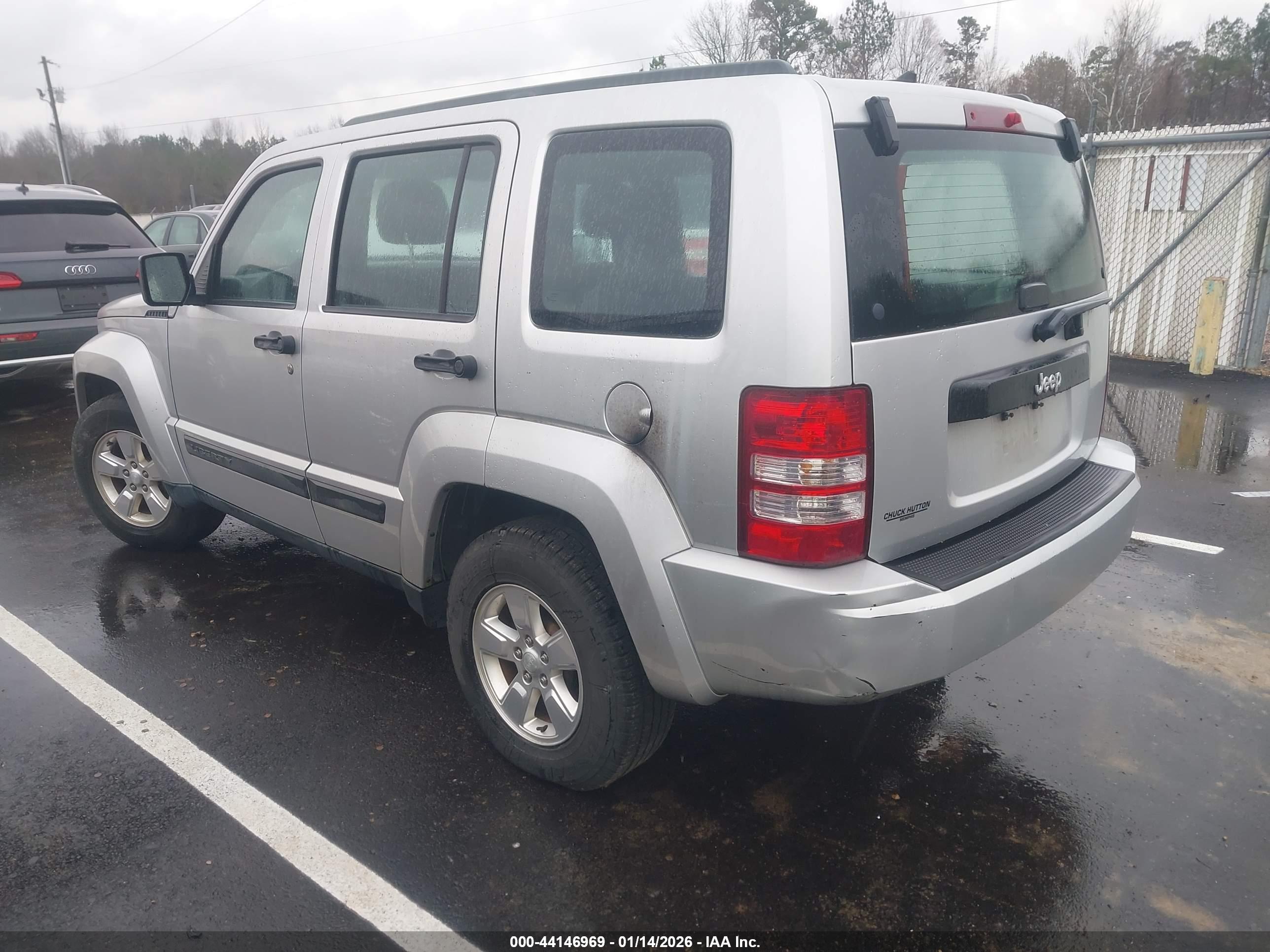 JEEP LIBERTY image 3