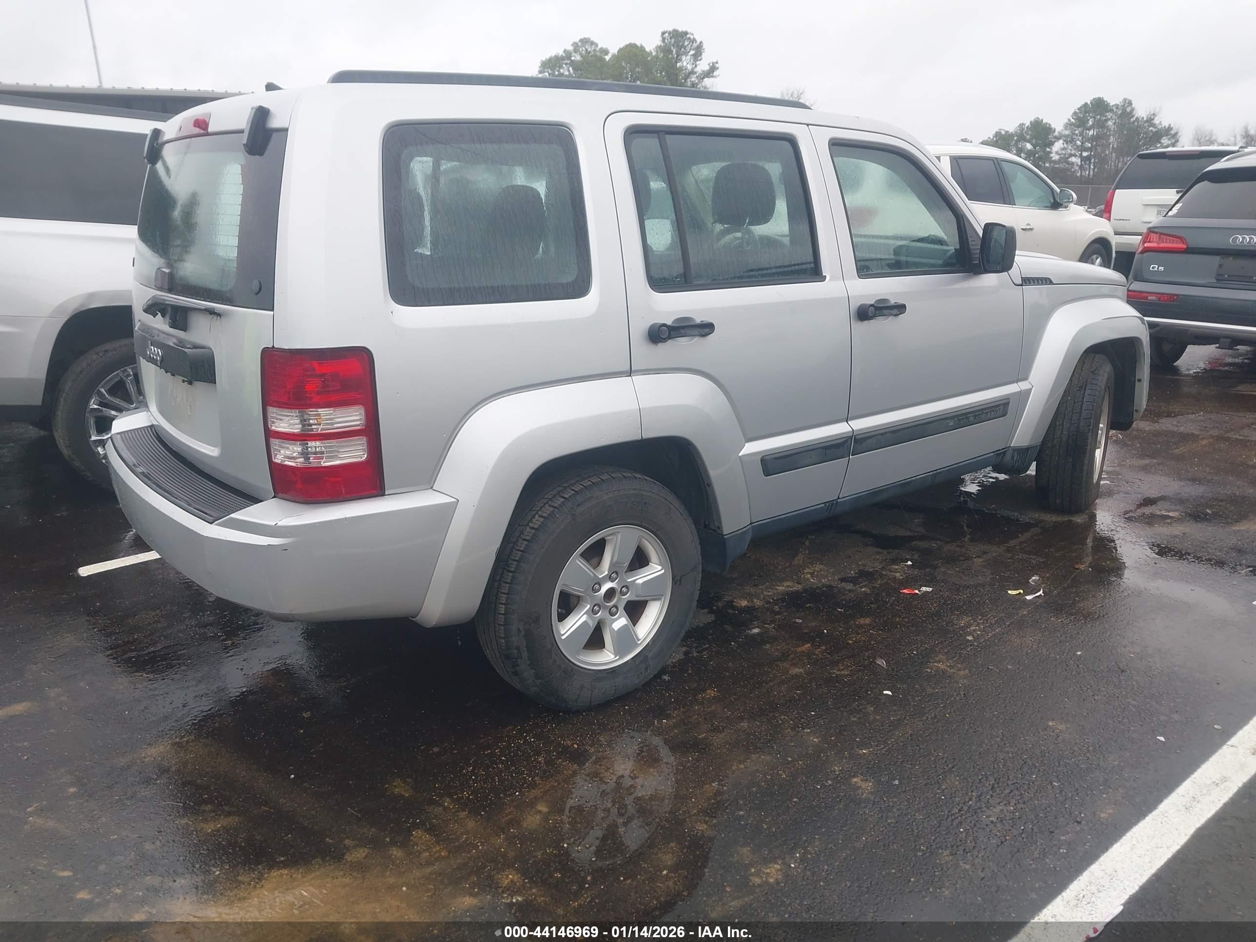 JEEP LIBERTY image 4