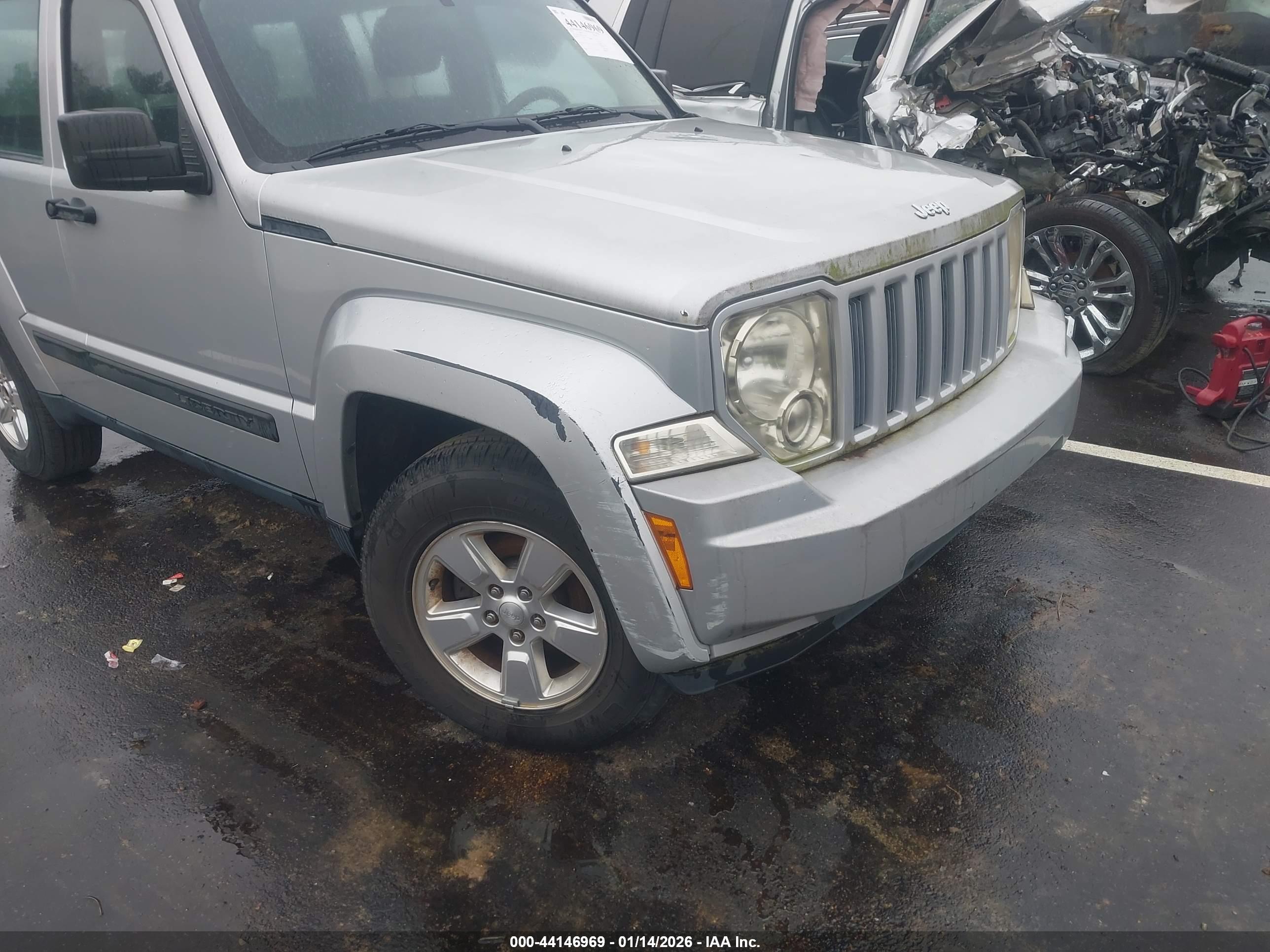 JEEP LIBERTY image 6