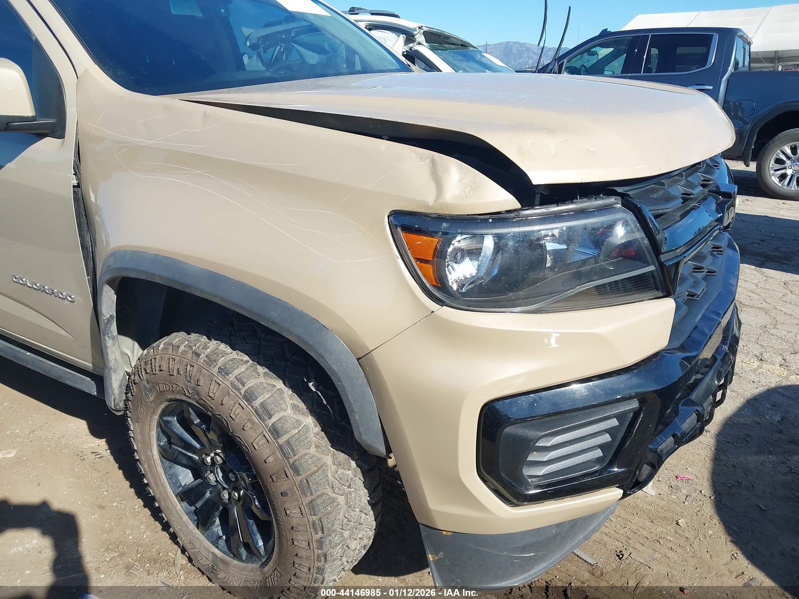 CHEVROLET COLORADO image 6