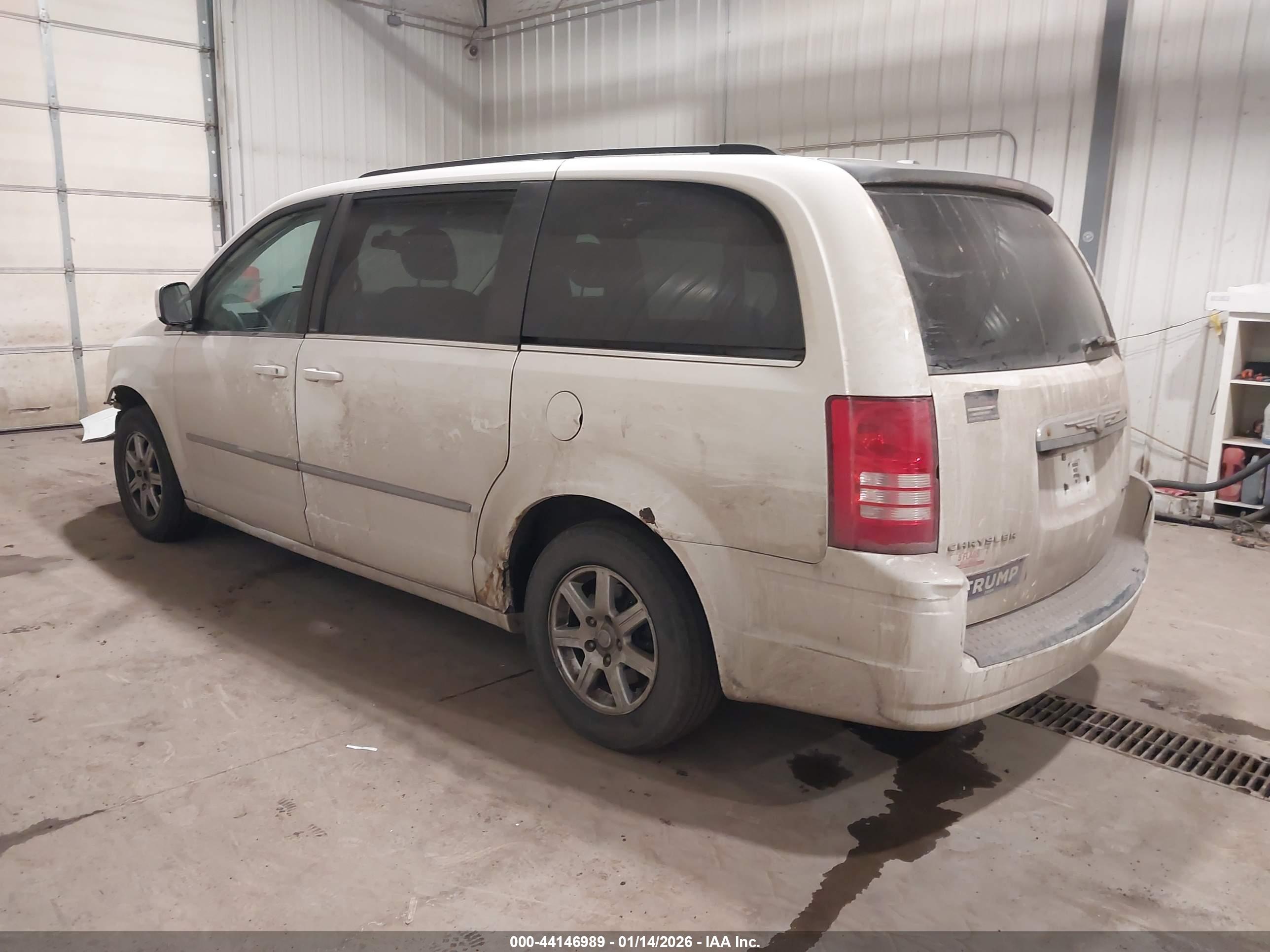 CHRYSLER TOWN image 3