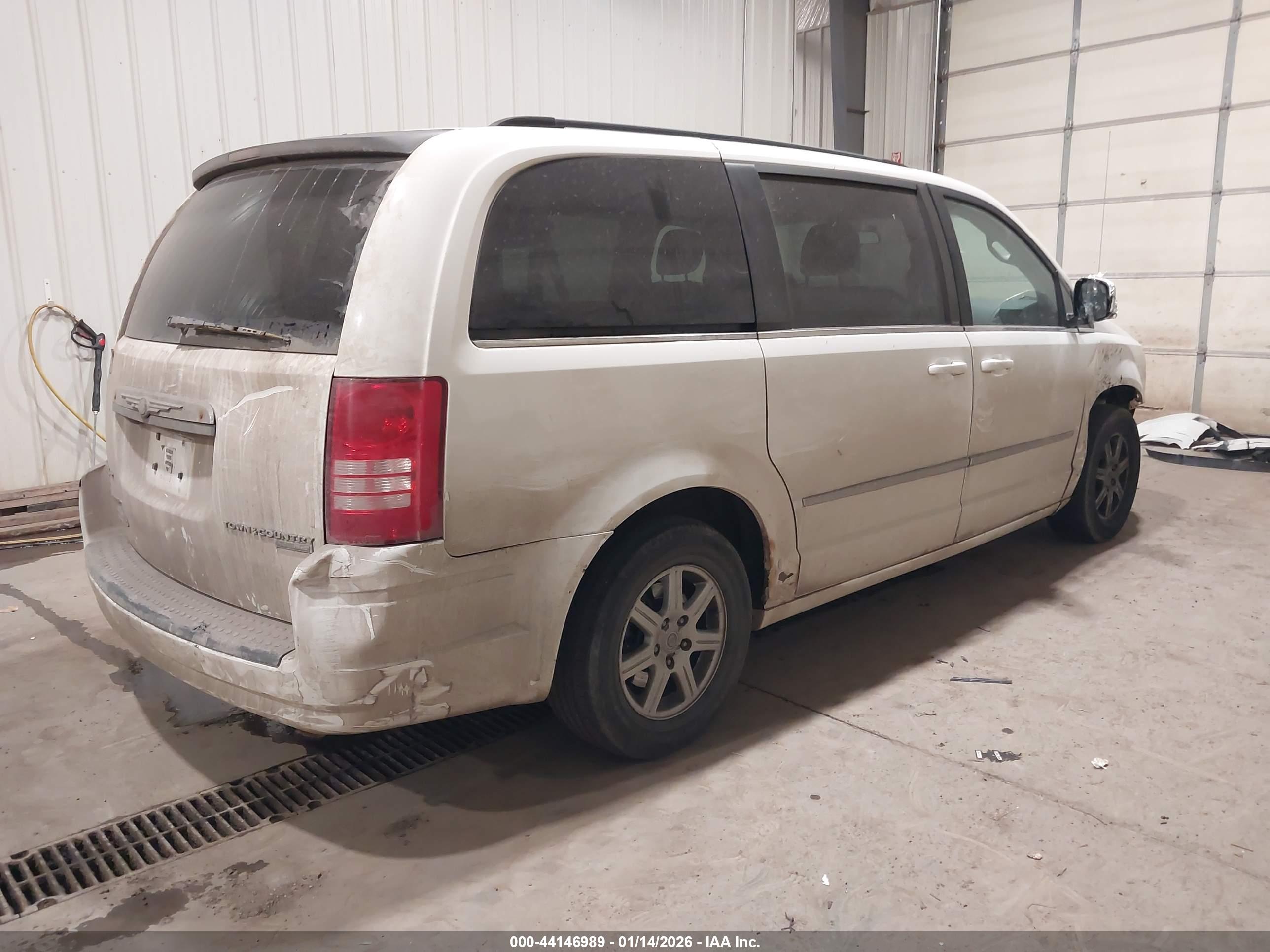 CHRYSLER TOWN image 4