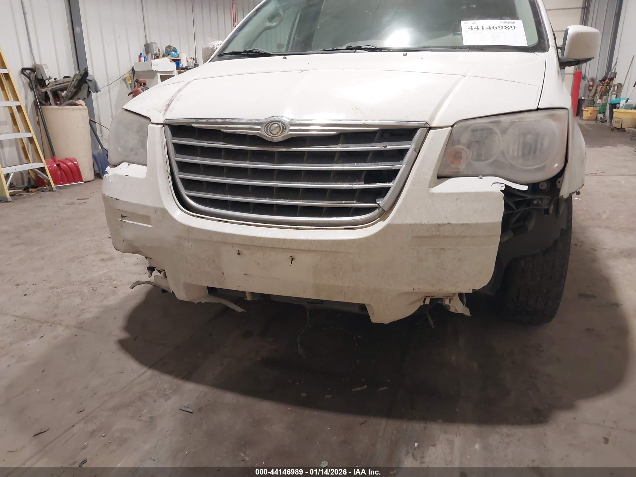 CHRYSLER TOWN image 6