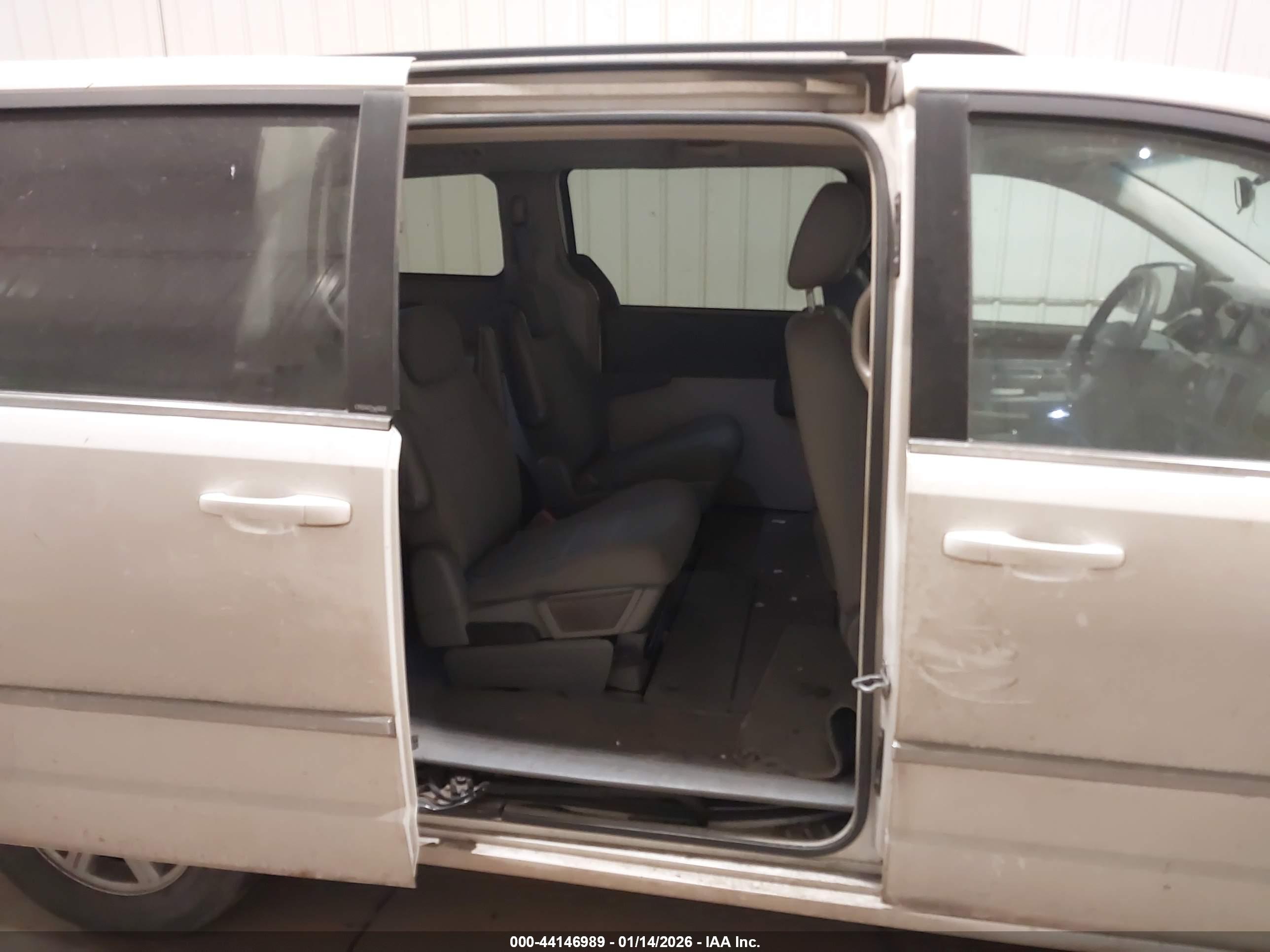 CHRYSLER TOWN image 8