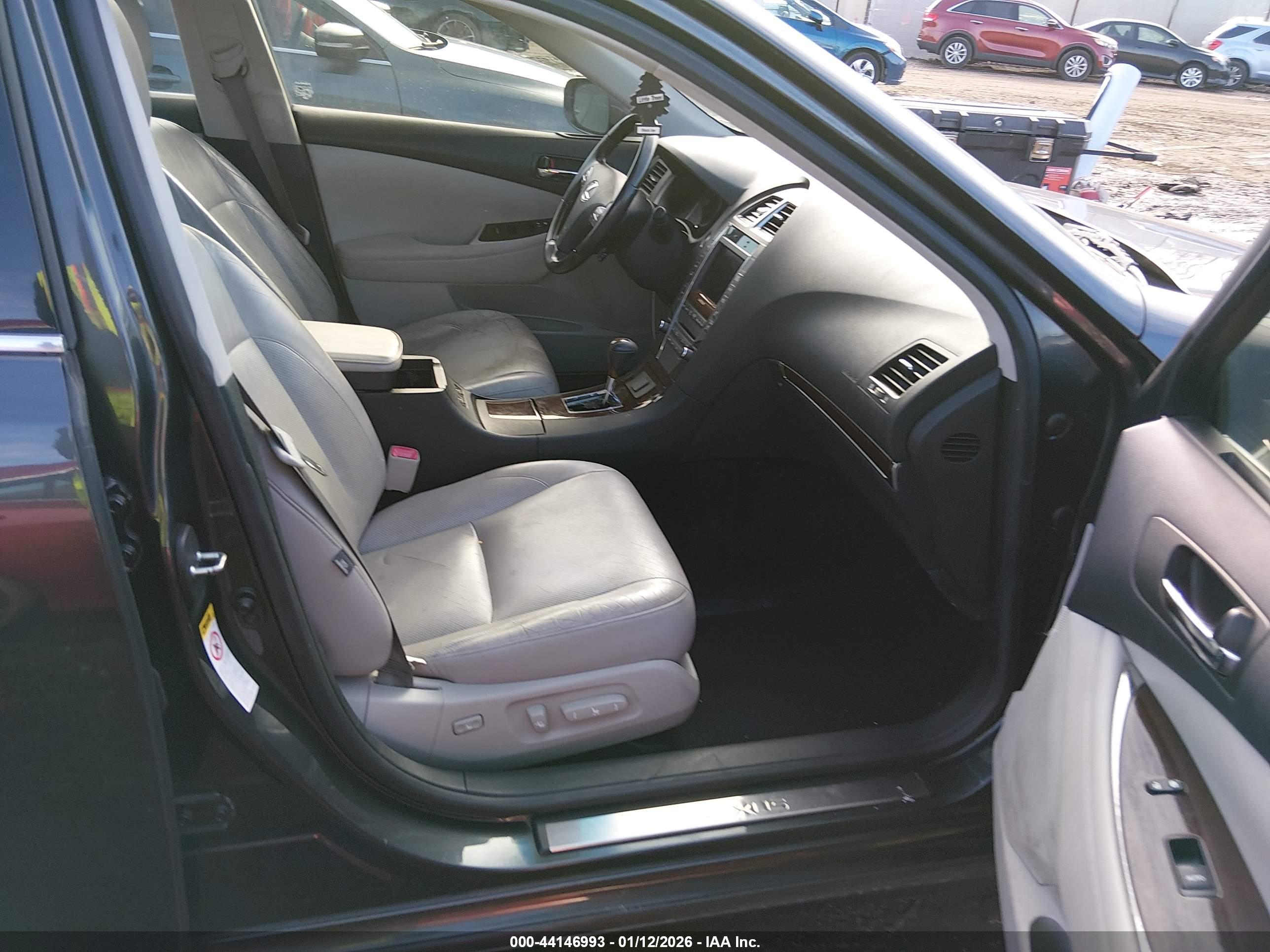 LEXUS ES image 5