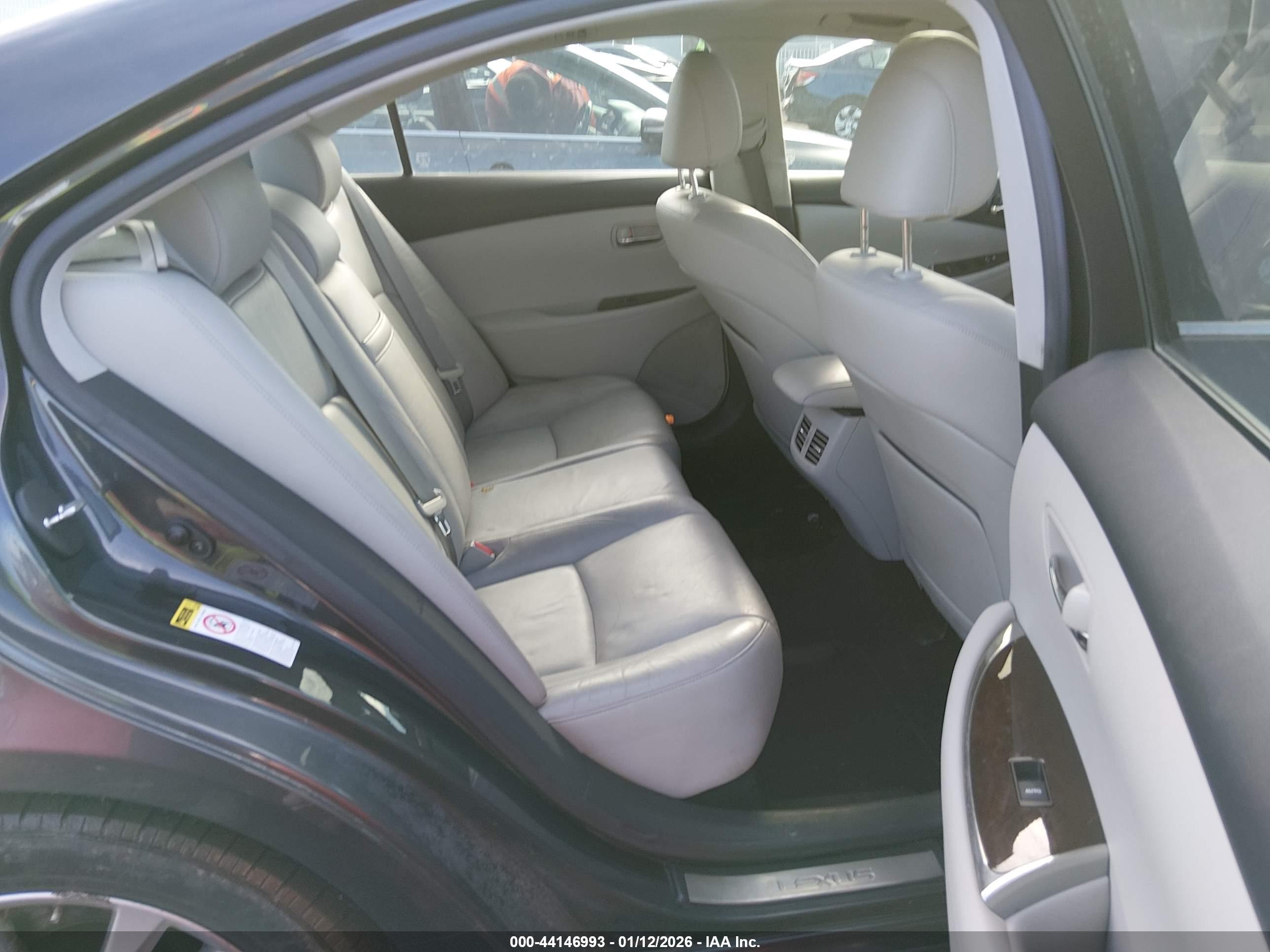 LEXUS ES image 8