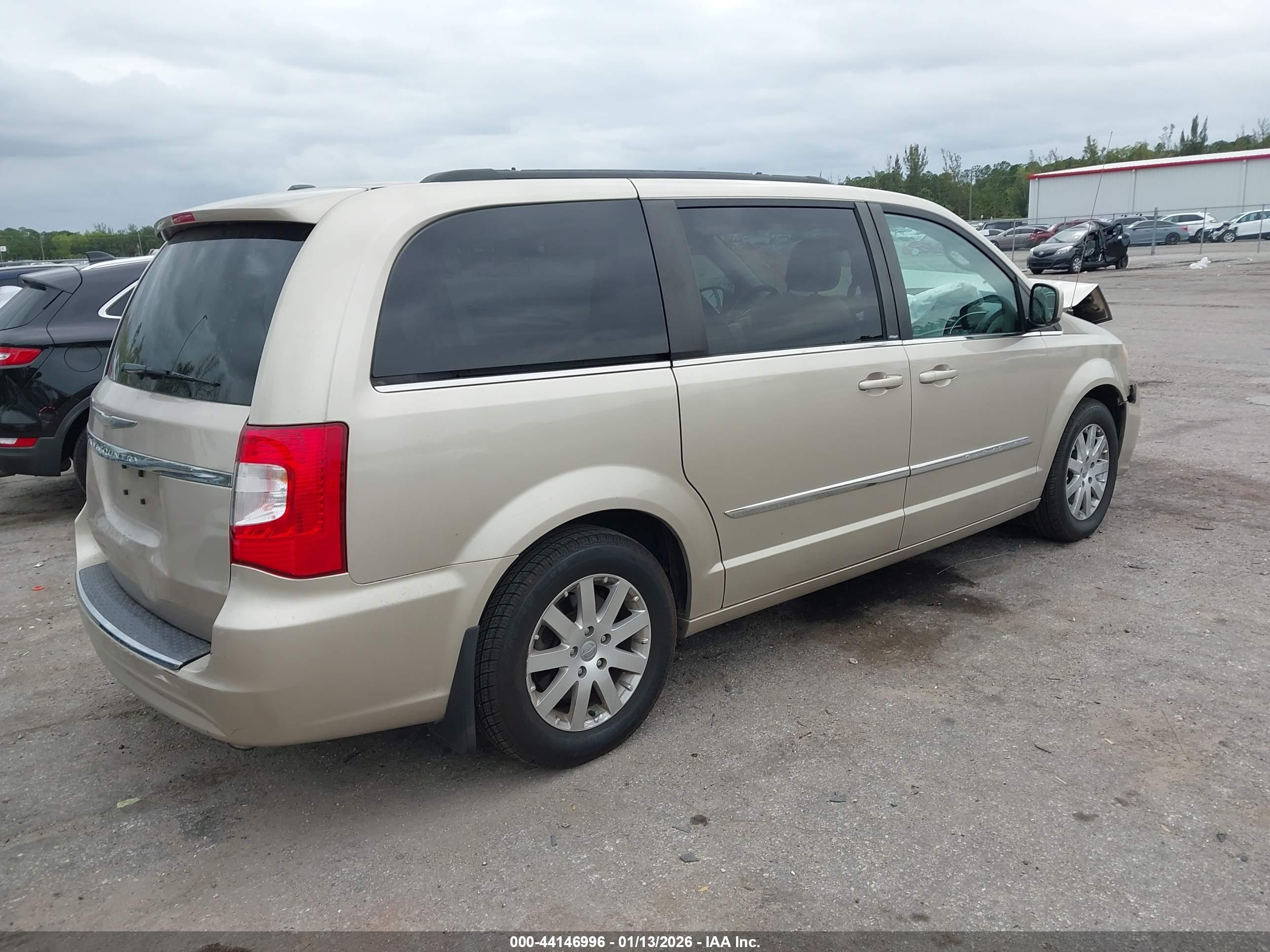 CHRYSLER TOWN image 4