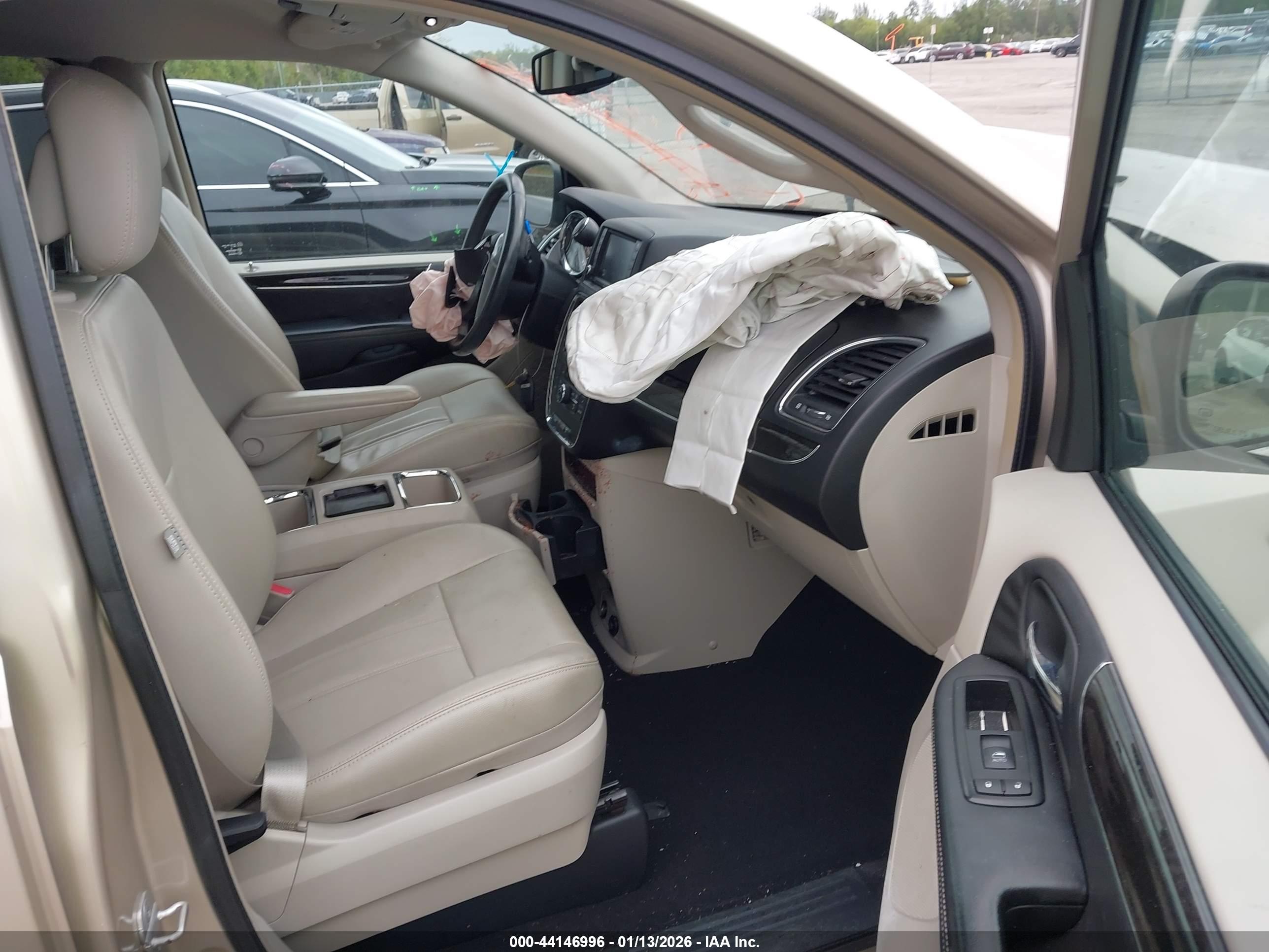 CHRYSLER TOWN image 5