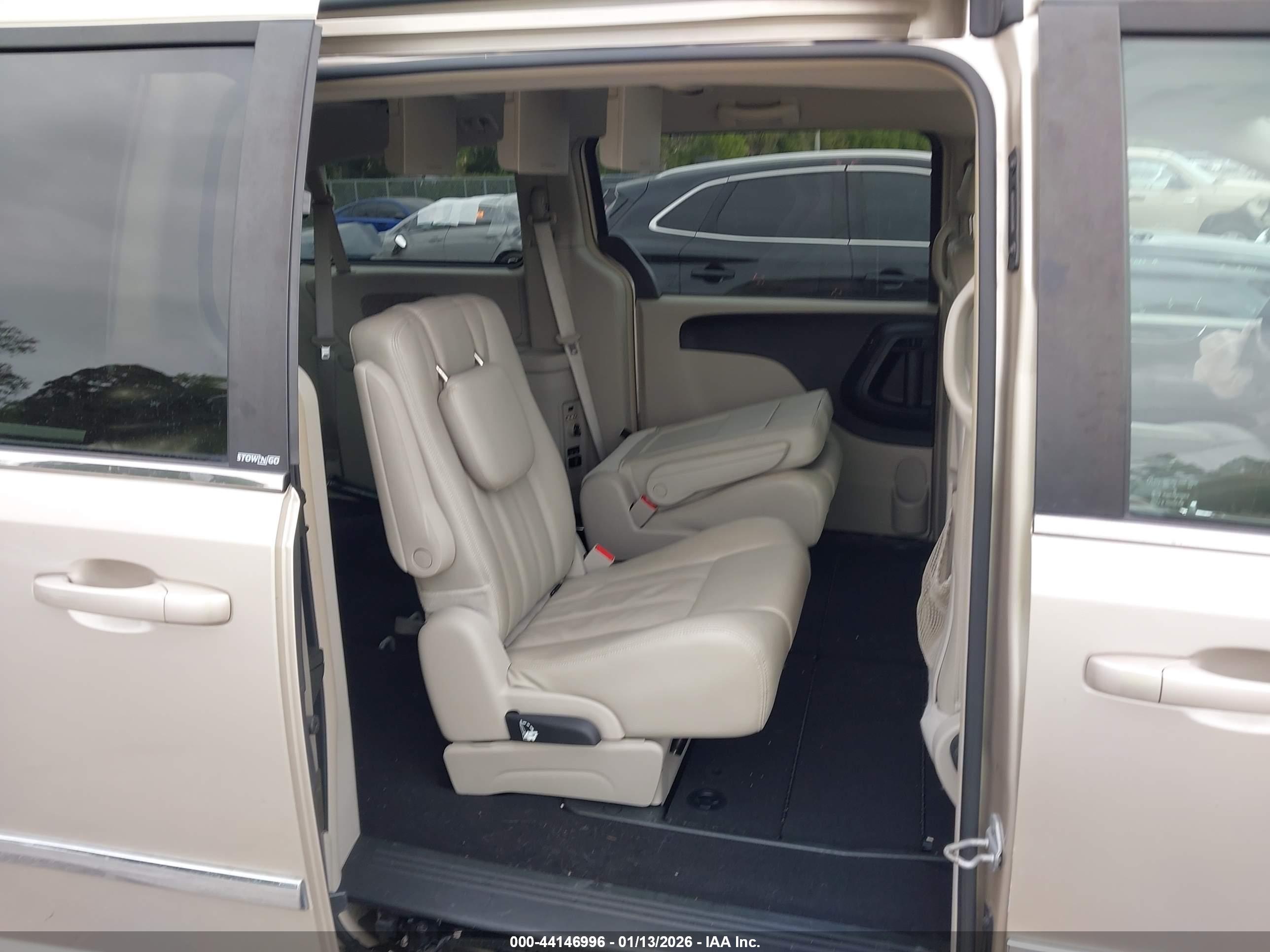 CHRYSLER TOWN image 8