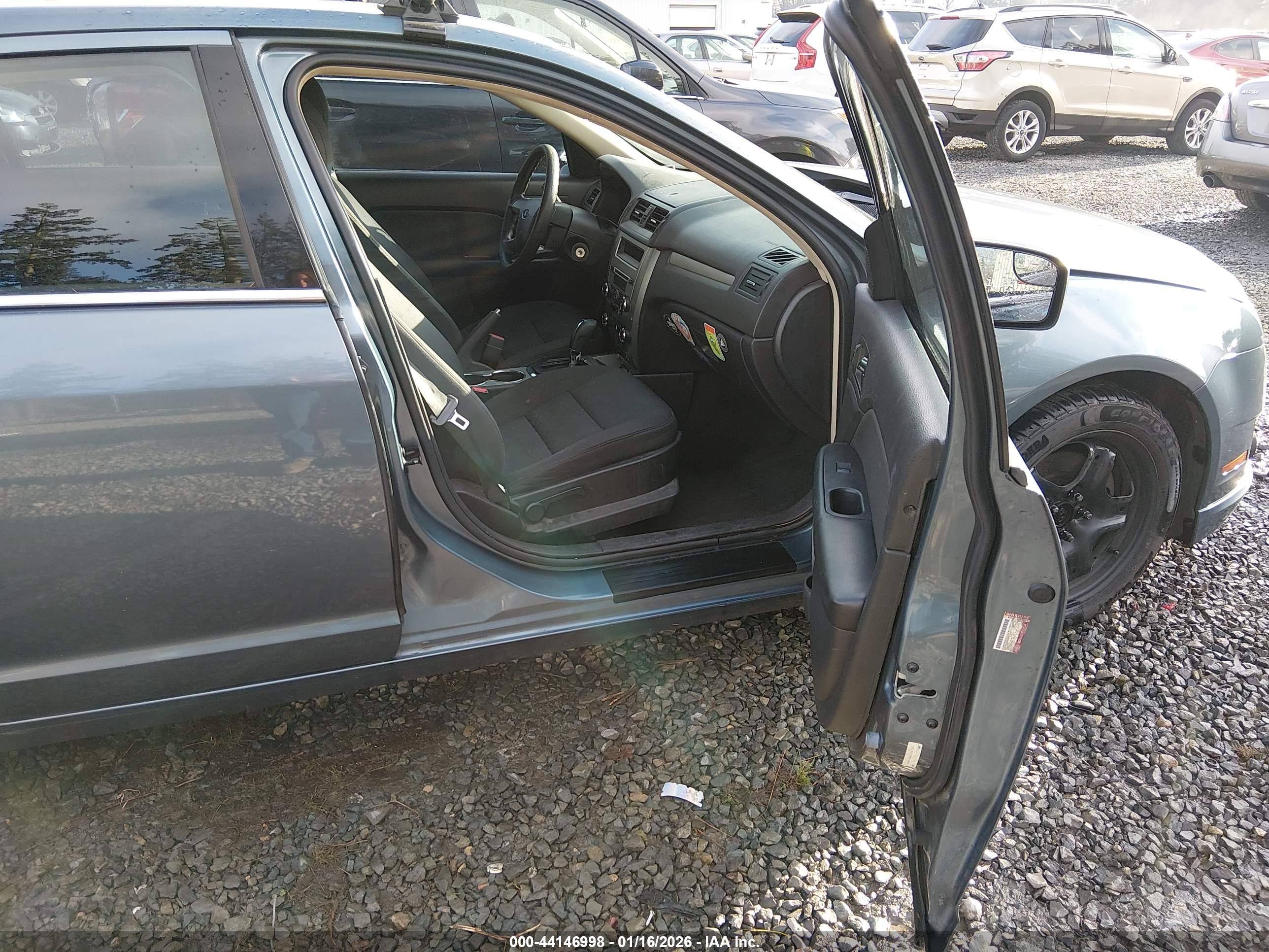 FORD FUSION image 5