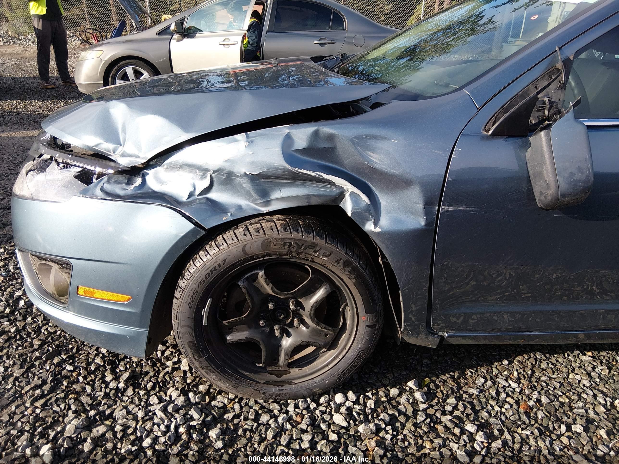 FORD FUSION image 6