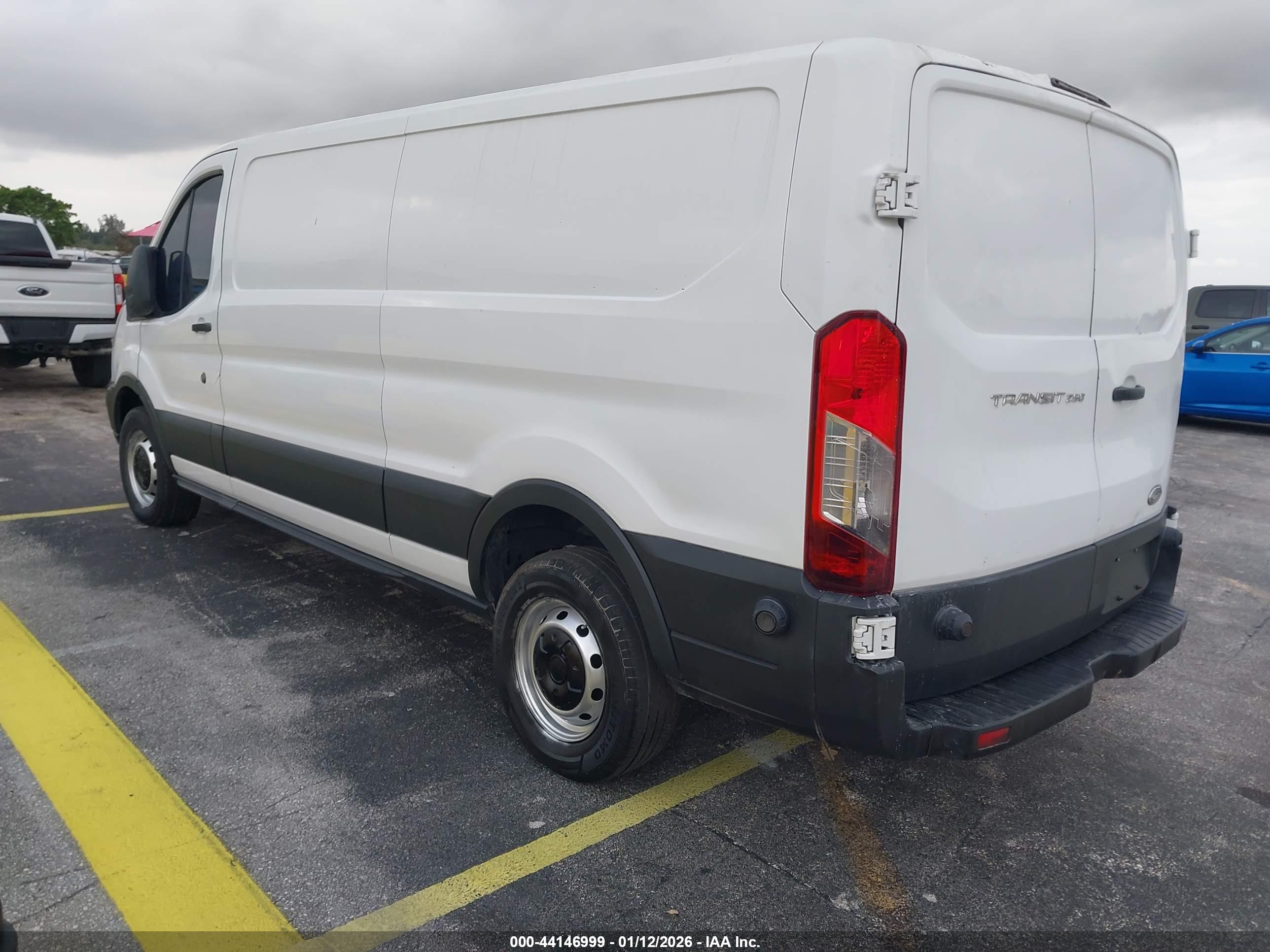 FORD TRANSIT-250 image 3