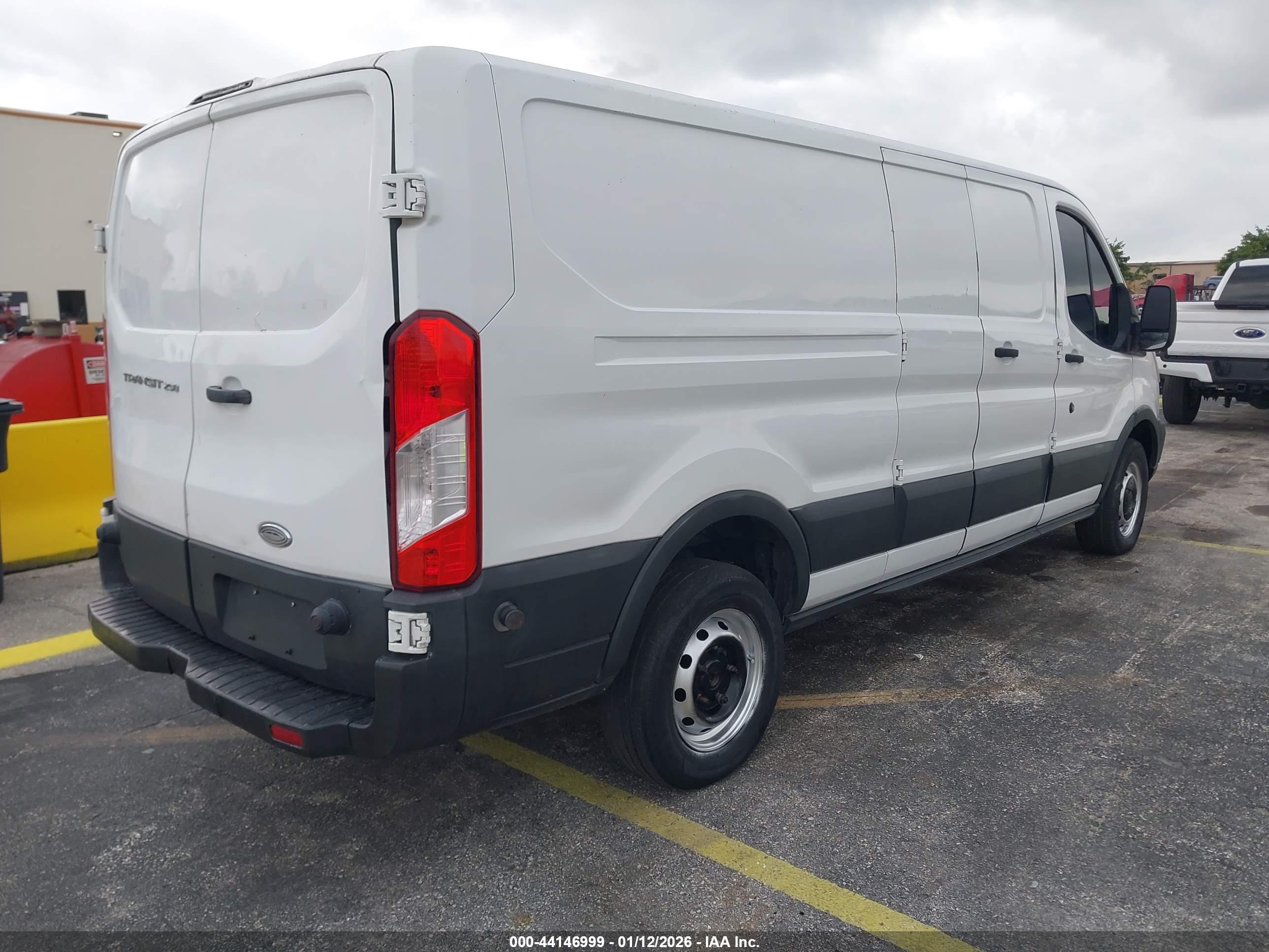 FORD TRANSIT-250 image 4