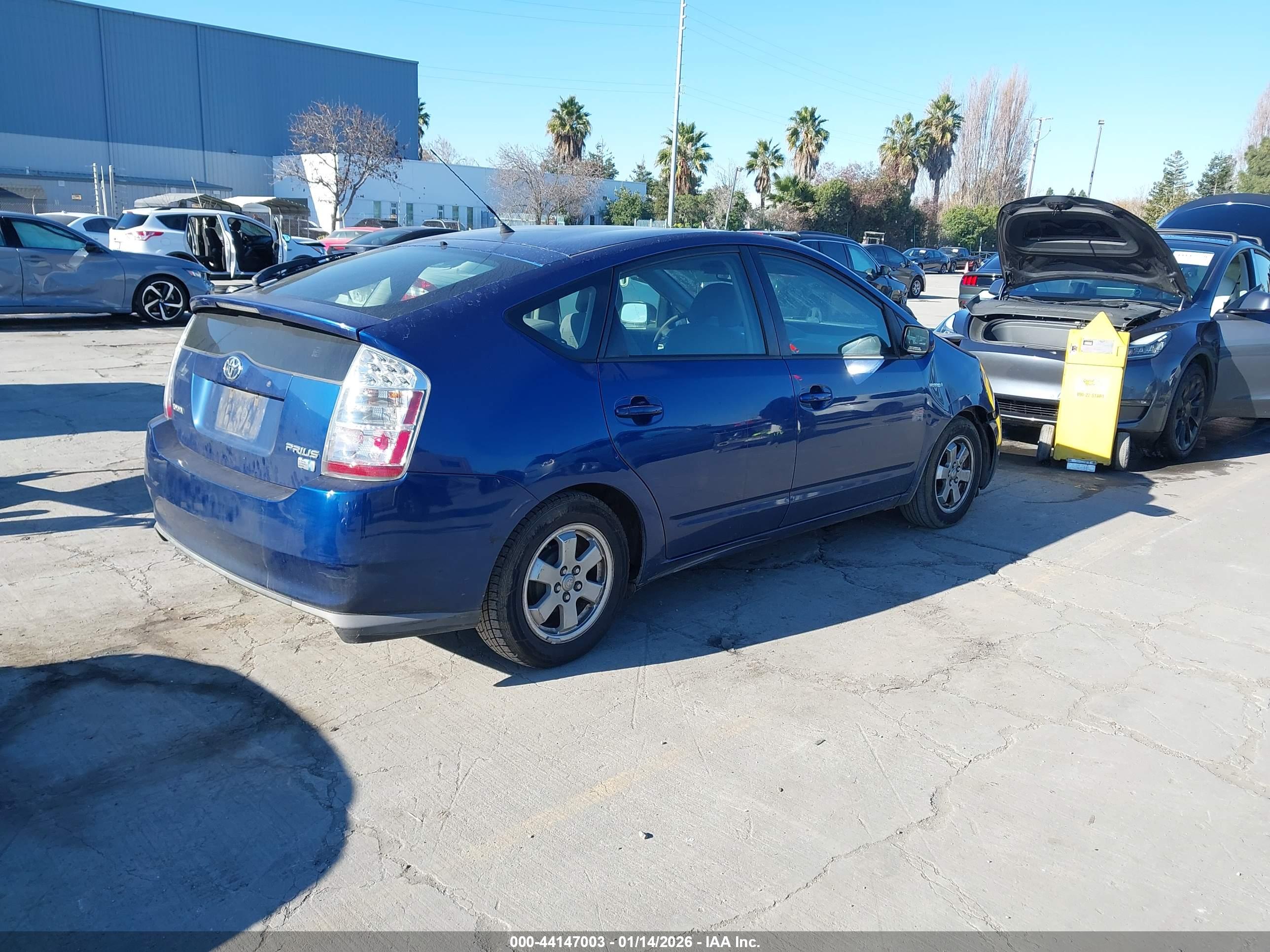 TOYOTA PRIUS image 4
