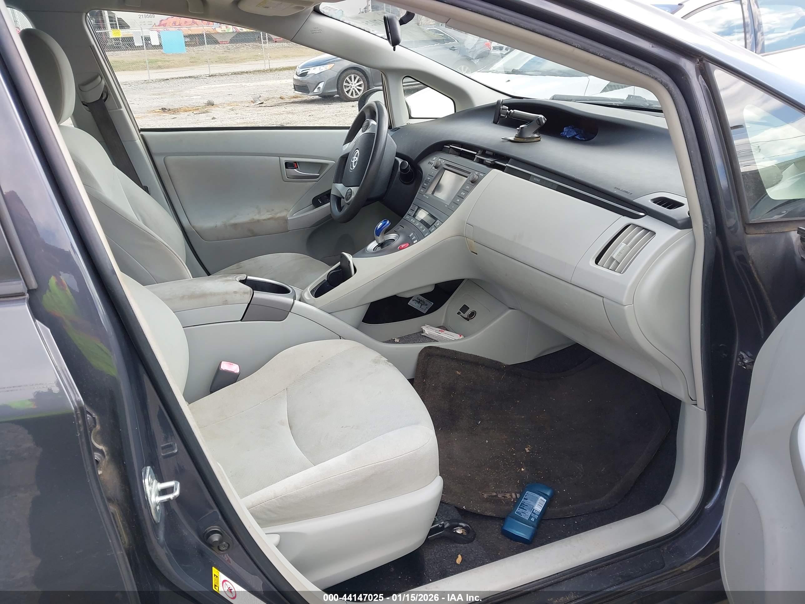 TOYOTA PRIUS image 5