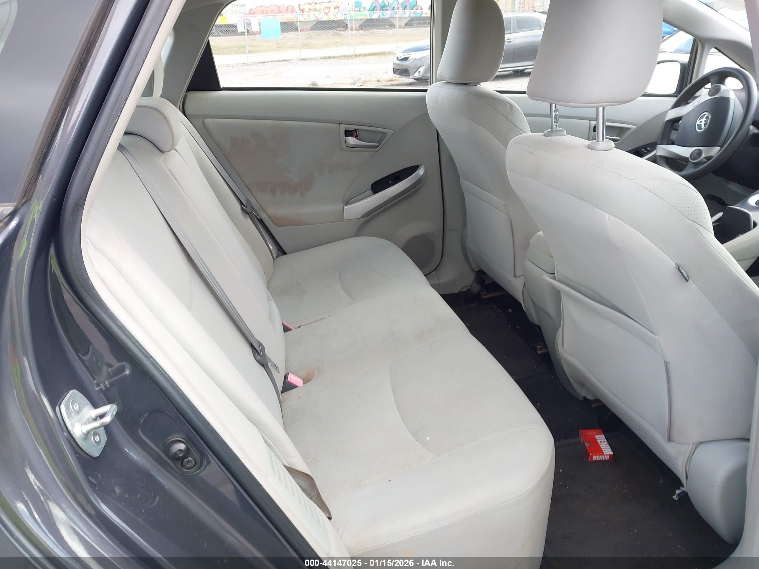 TOYOTA PRIUS image 8