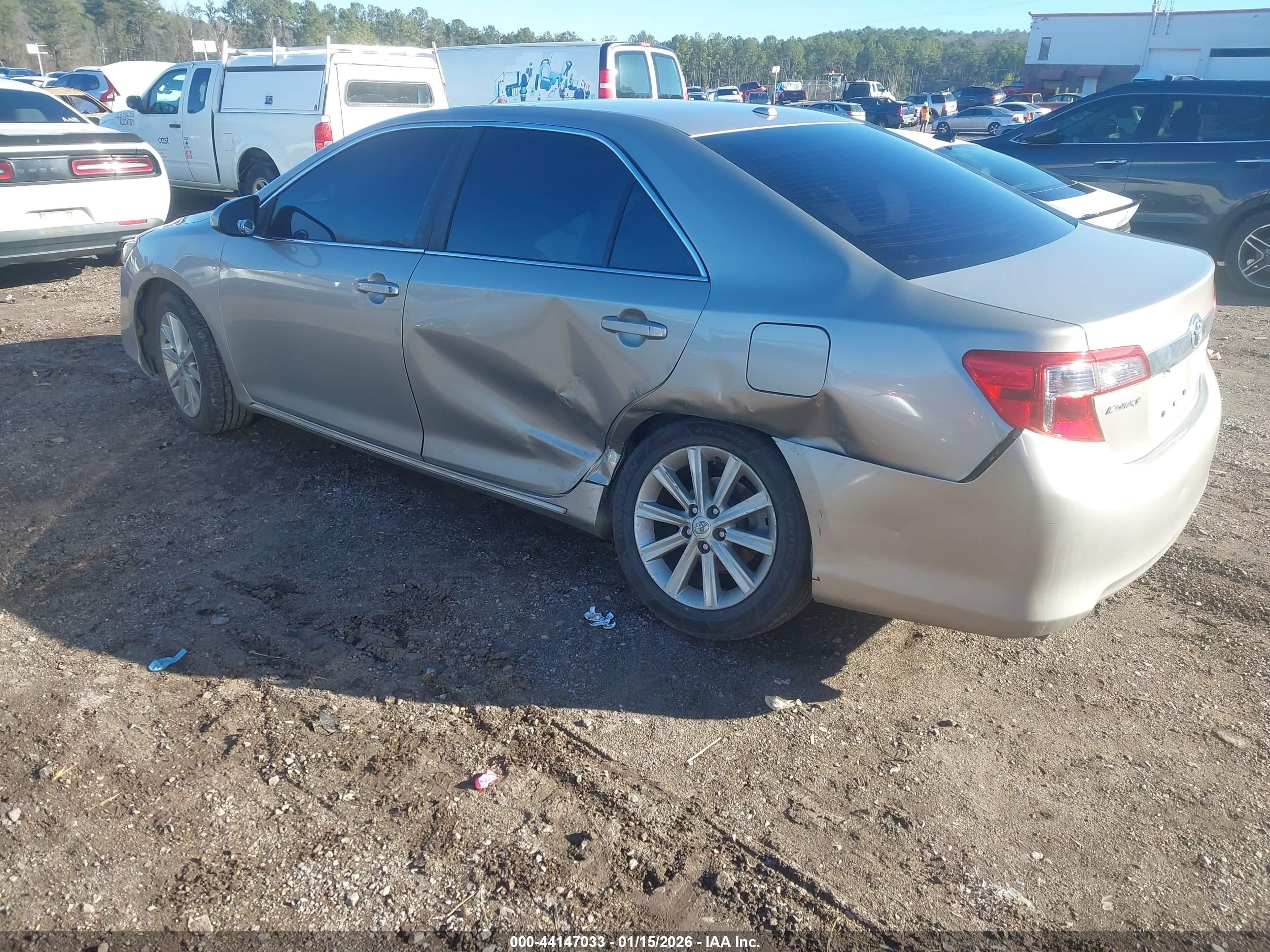 TOYOTA CAMRY image 3