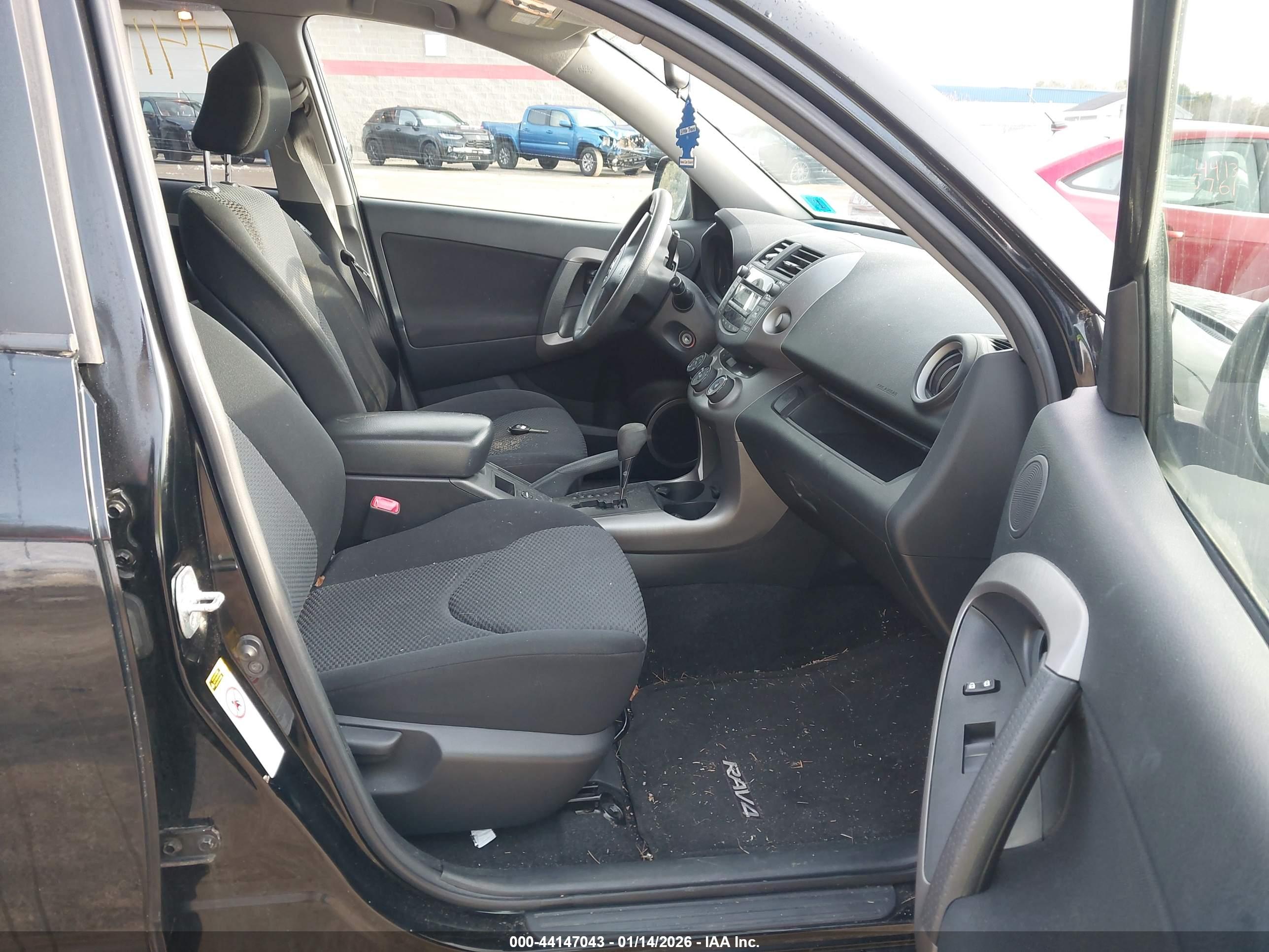 TOYOTA RAV4 image 5