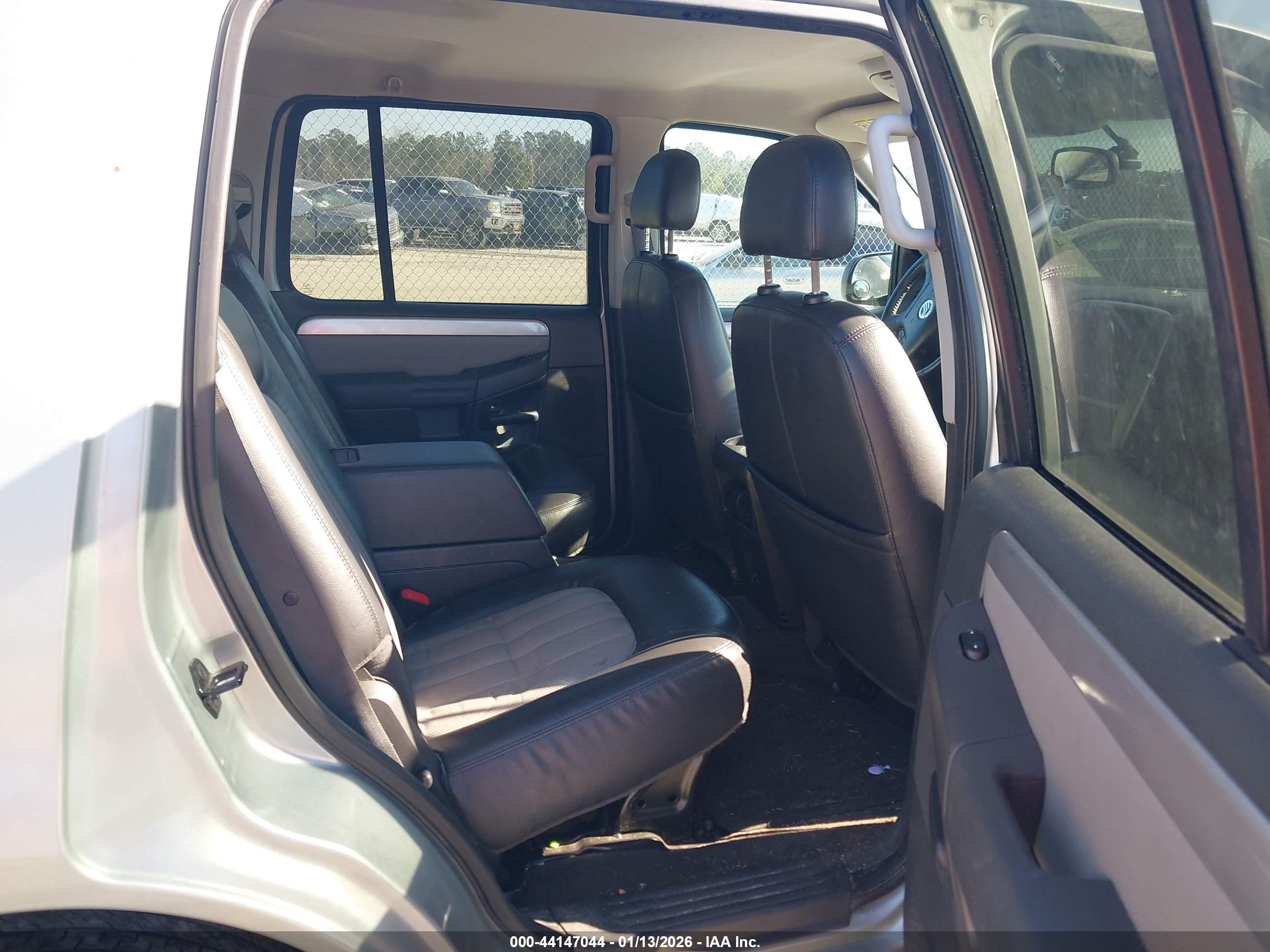 MERCURY MOUNTAINEER image 8