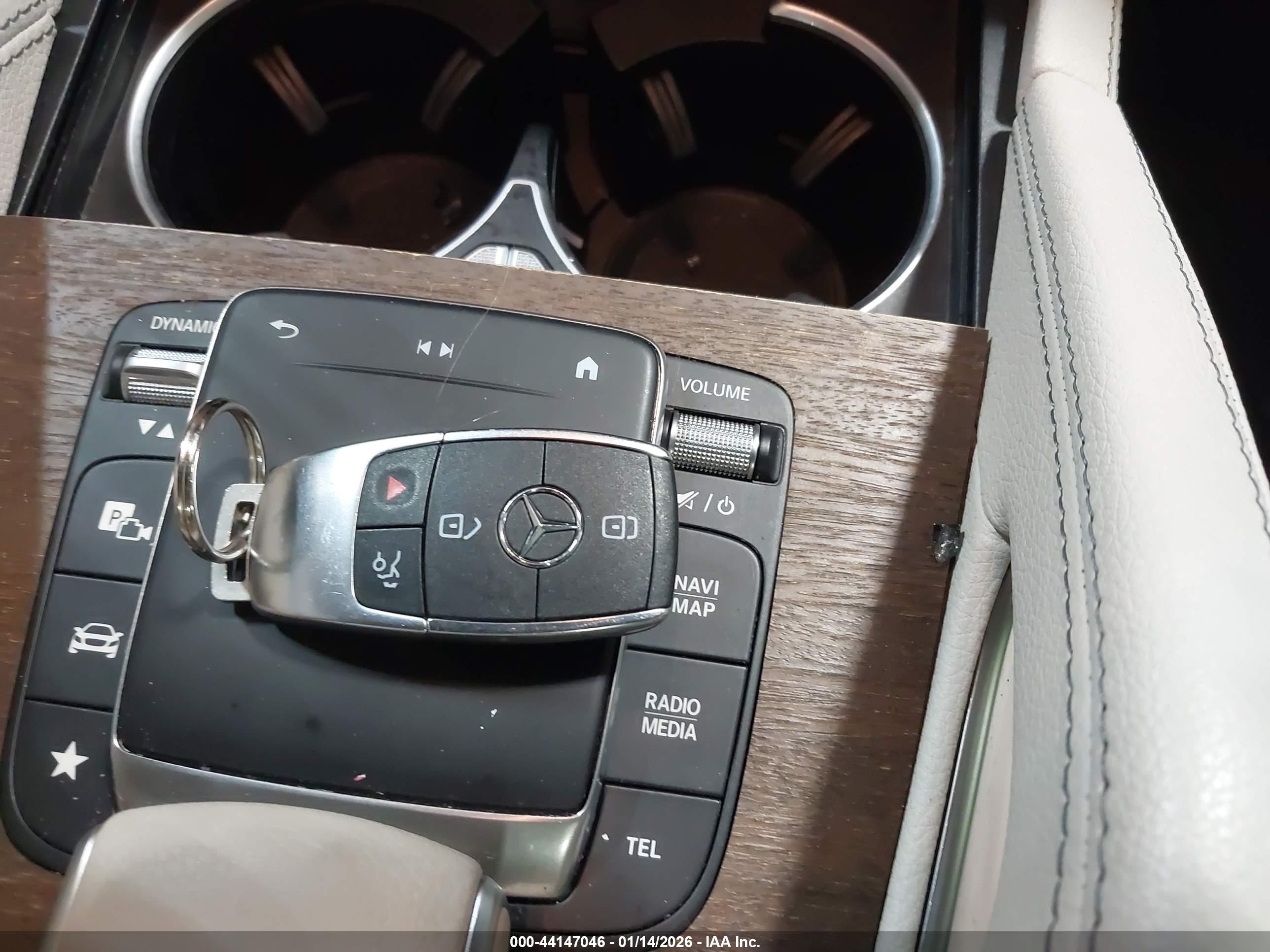 MERCEDES-BENZ GLS image 11