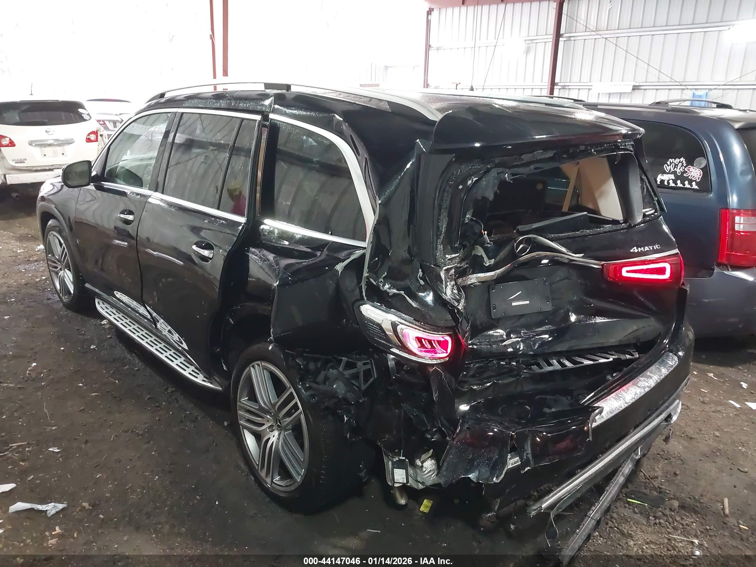 MERCEDES-BENZ GLS image 3