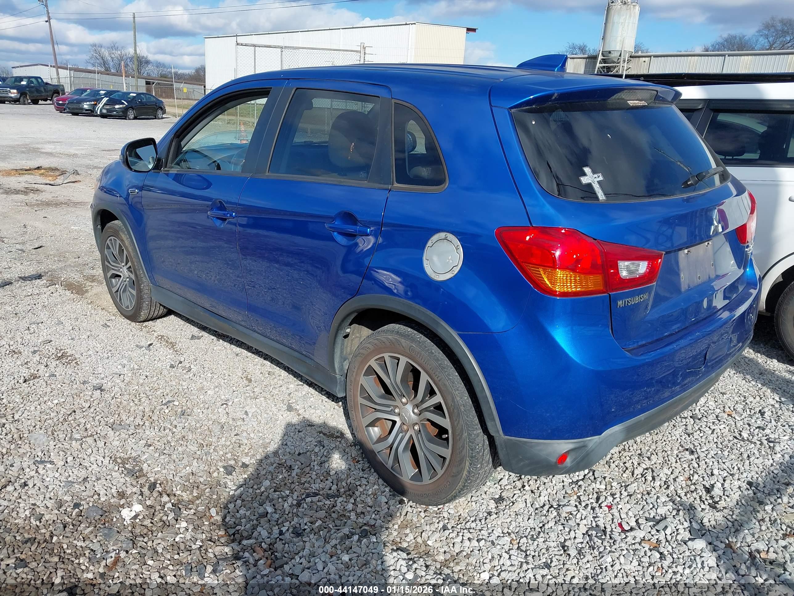MITSUBISHI OUTLANDER image 3