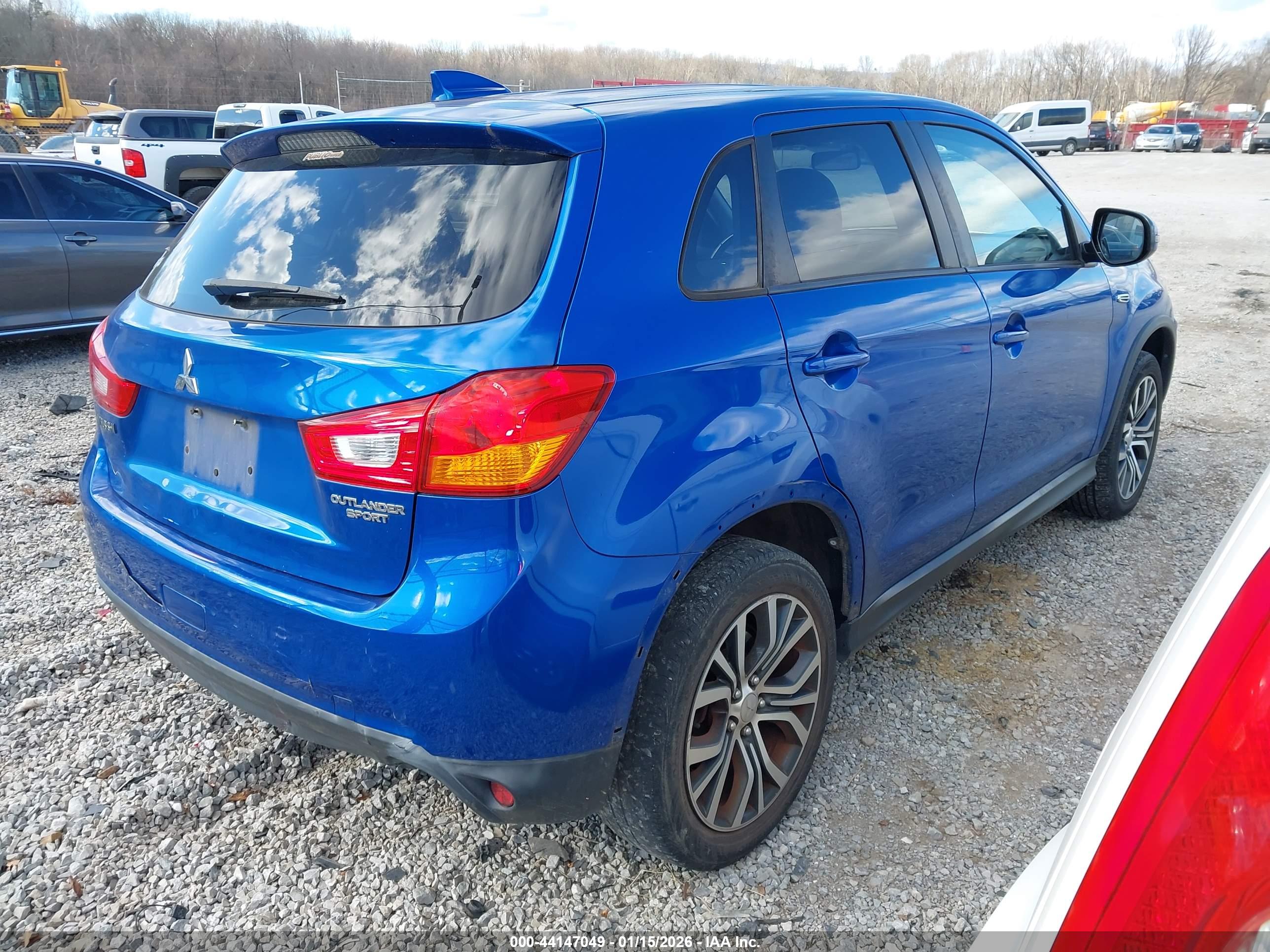 MITSUBISHI OUTLANDER image 4