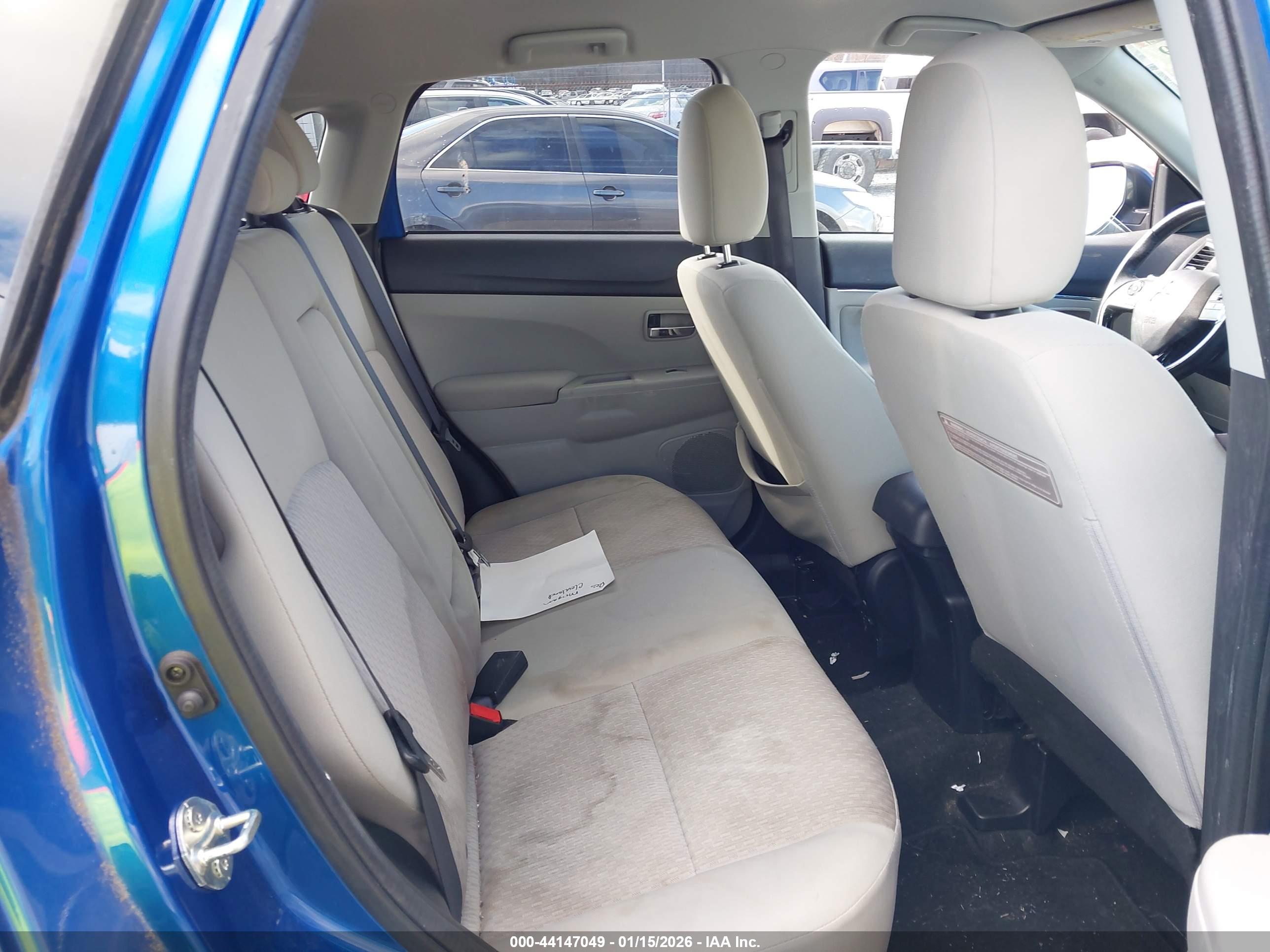 MITSUBISHI OUTLANDER image 8