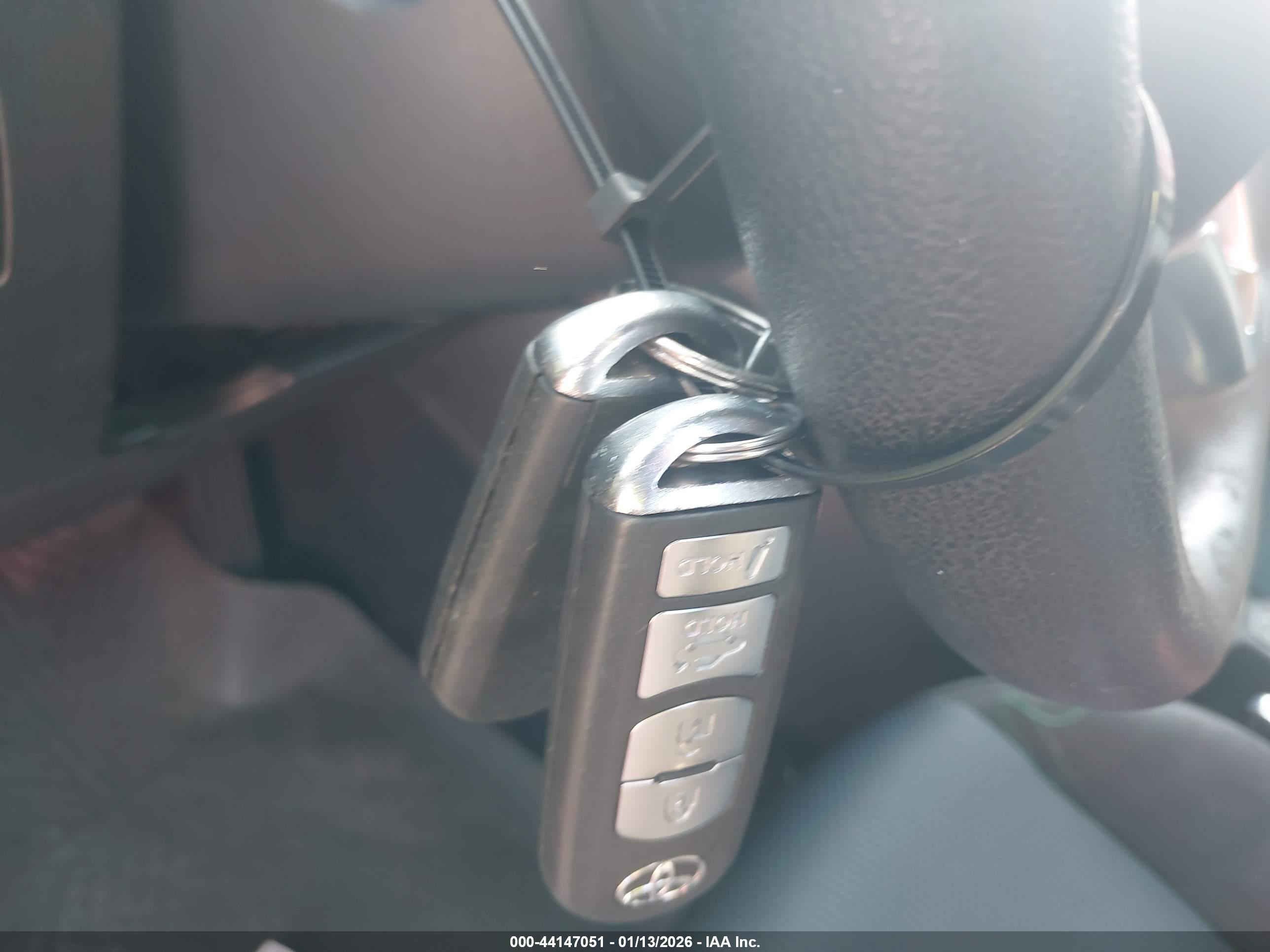 TOYOTA YARIS image 11