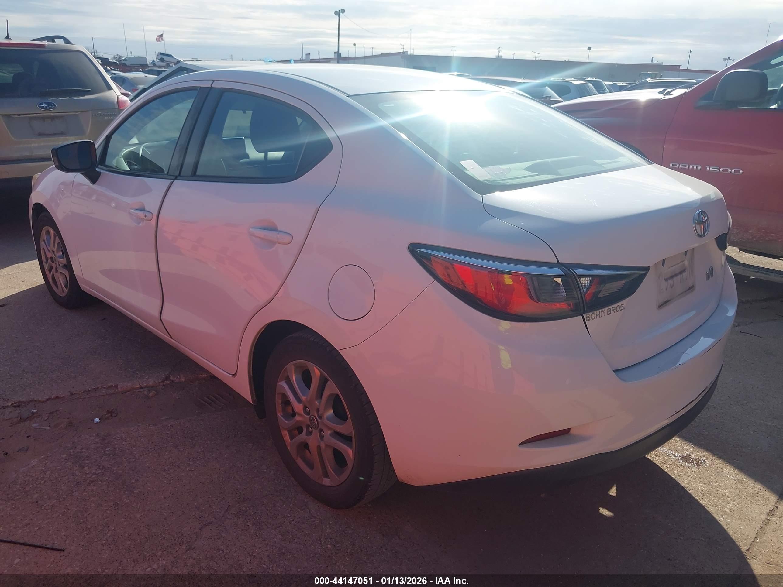 TOYOTA YARIS image 3
