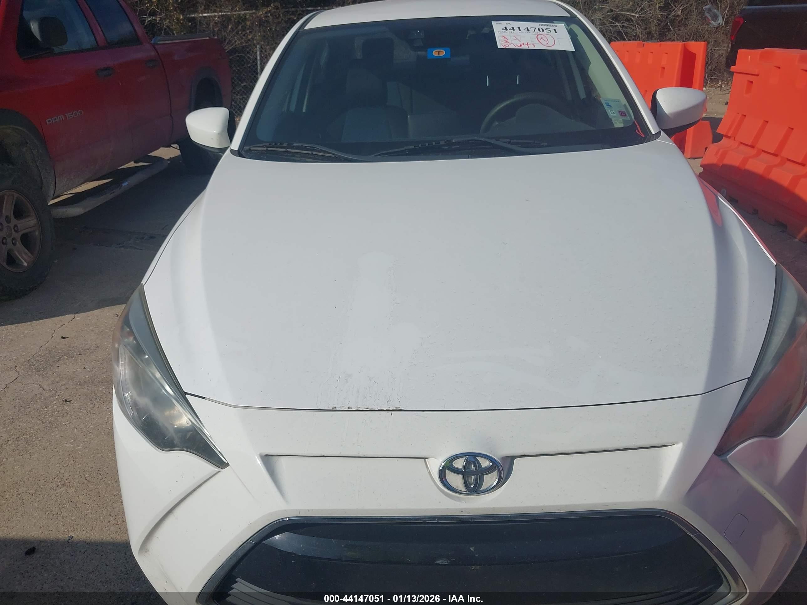 TOYOTA YARIS image 6