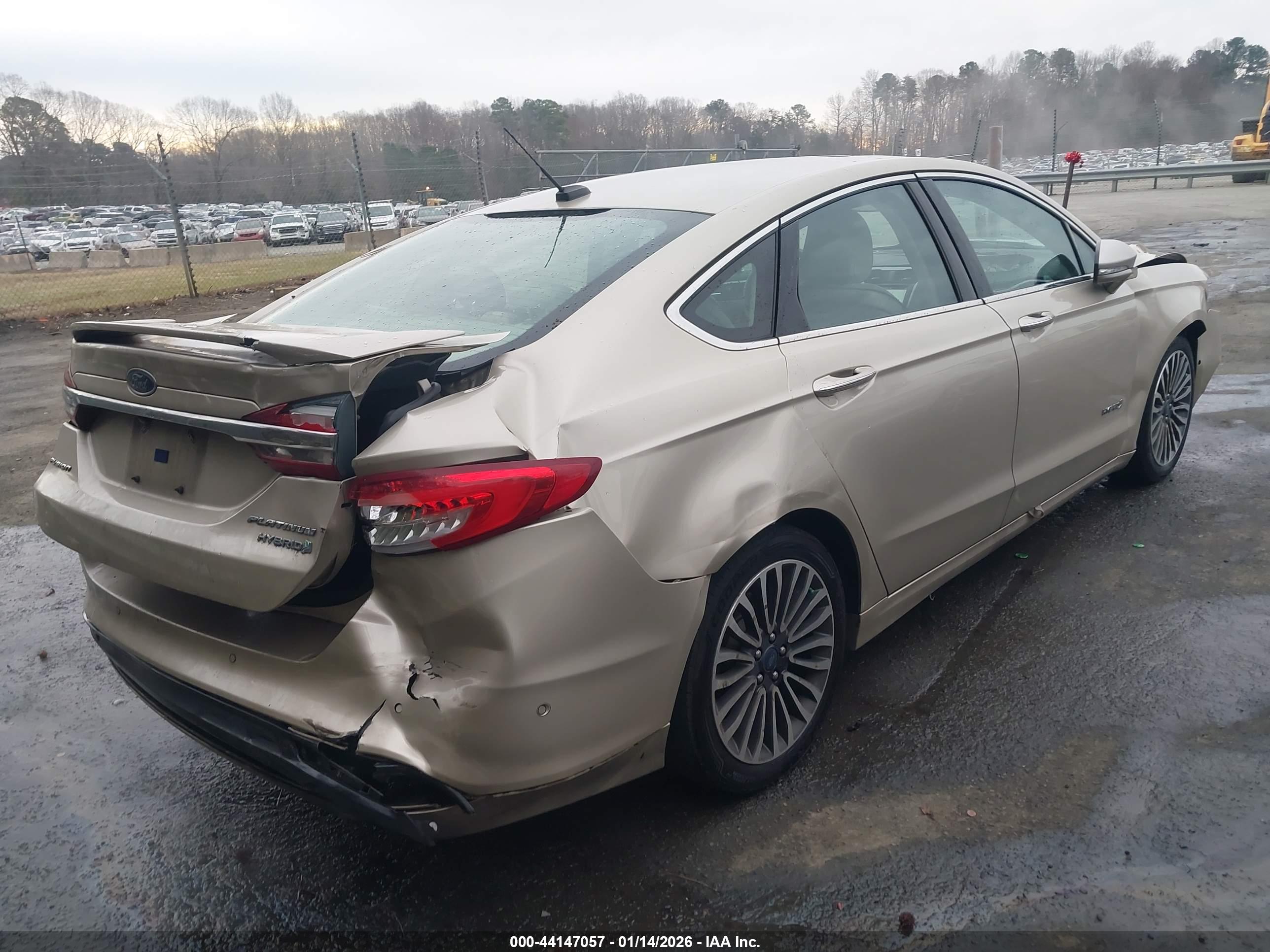 FORD FUSION image 4