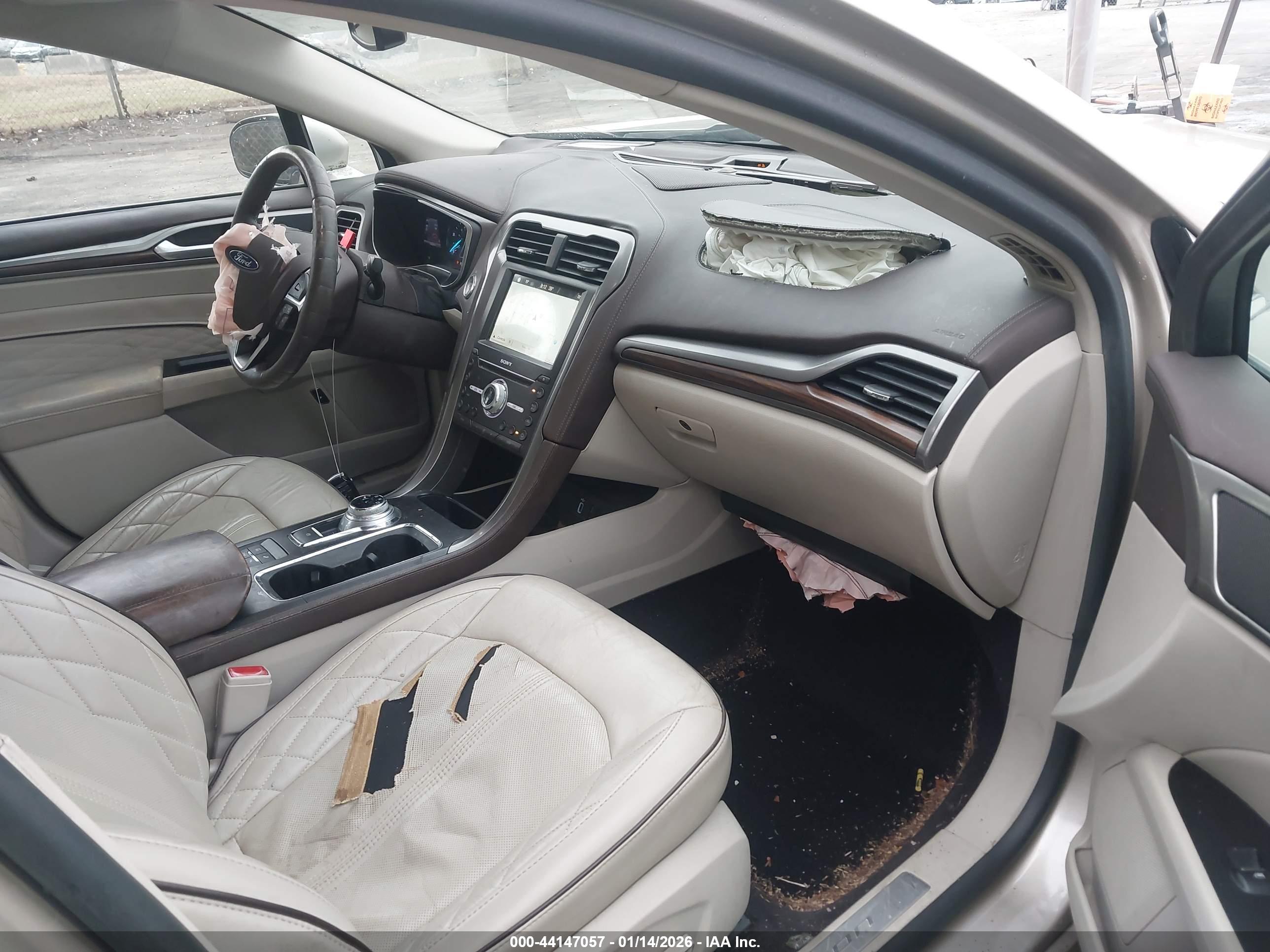 FORD FUSION image 5