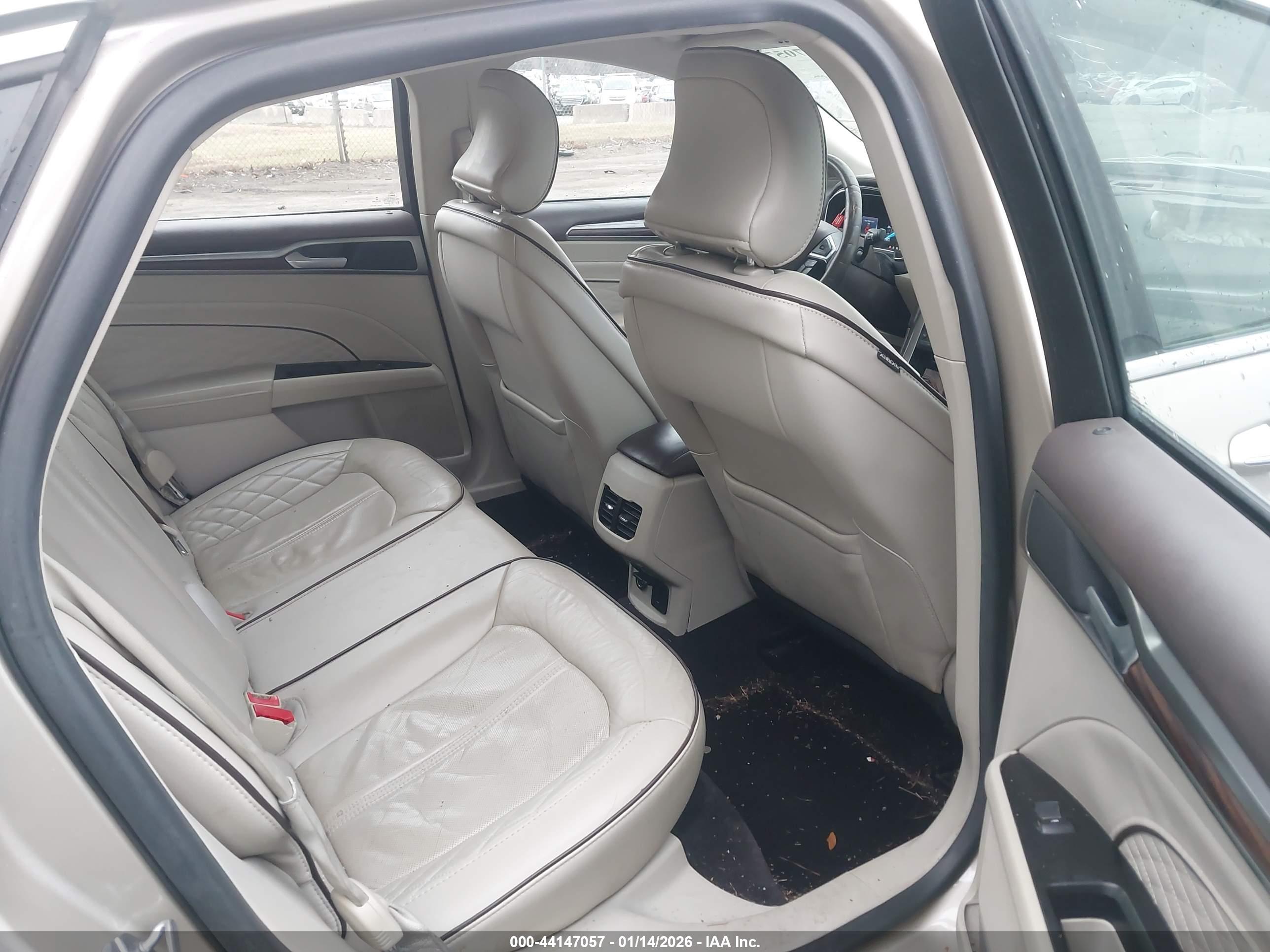 FORD FUSION image 8