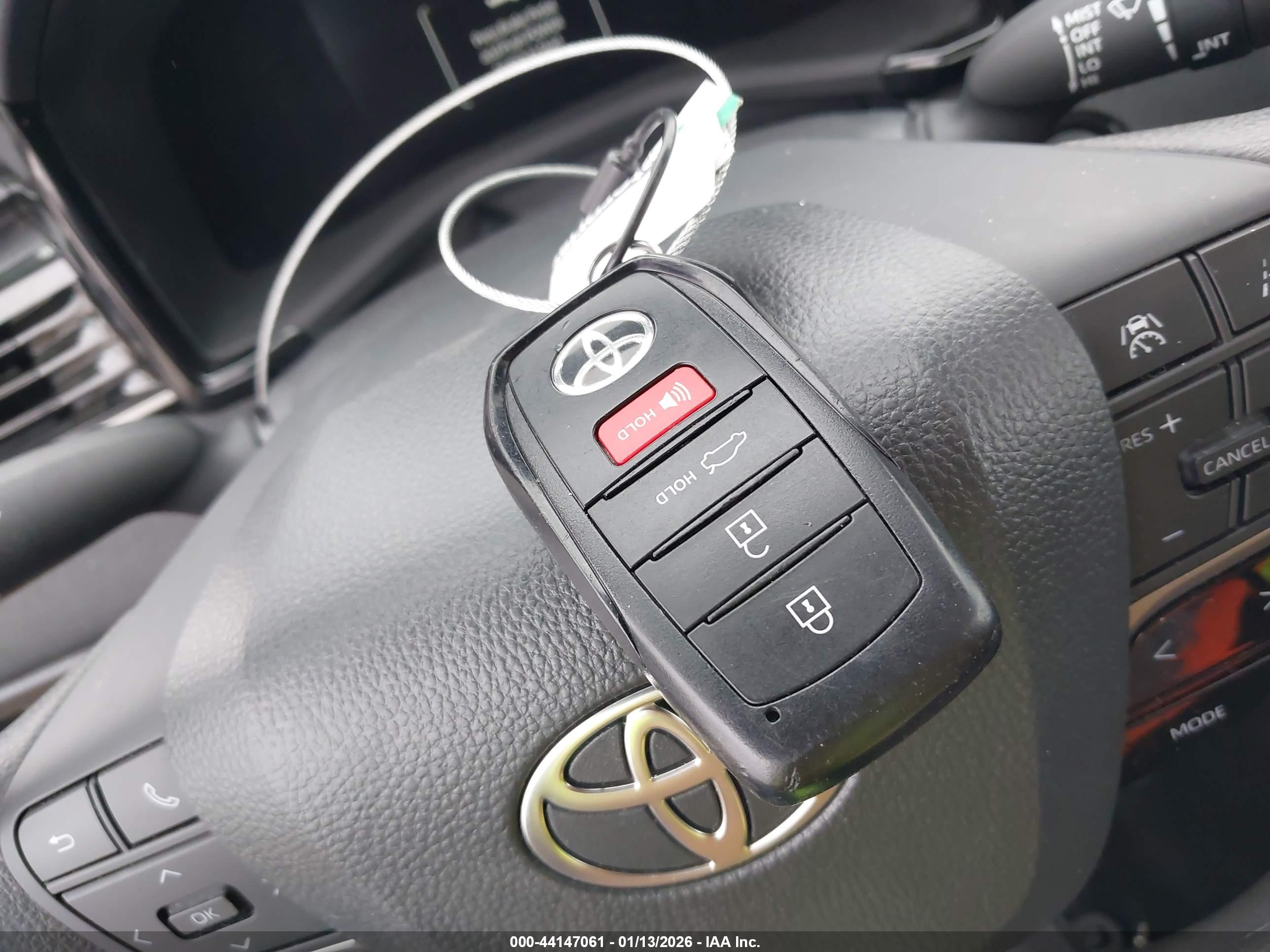 TOYOTA CAMRY image 11