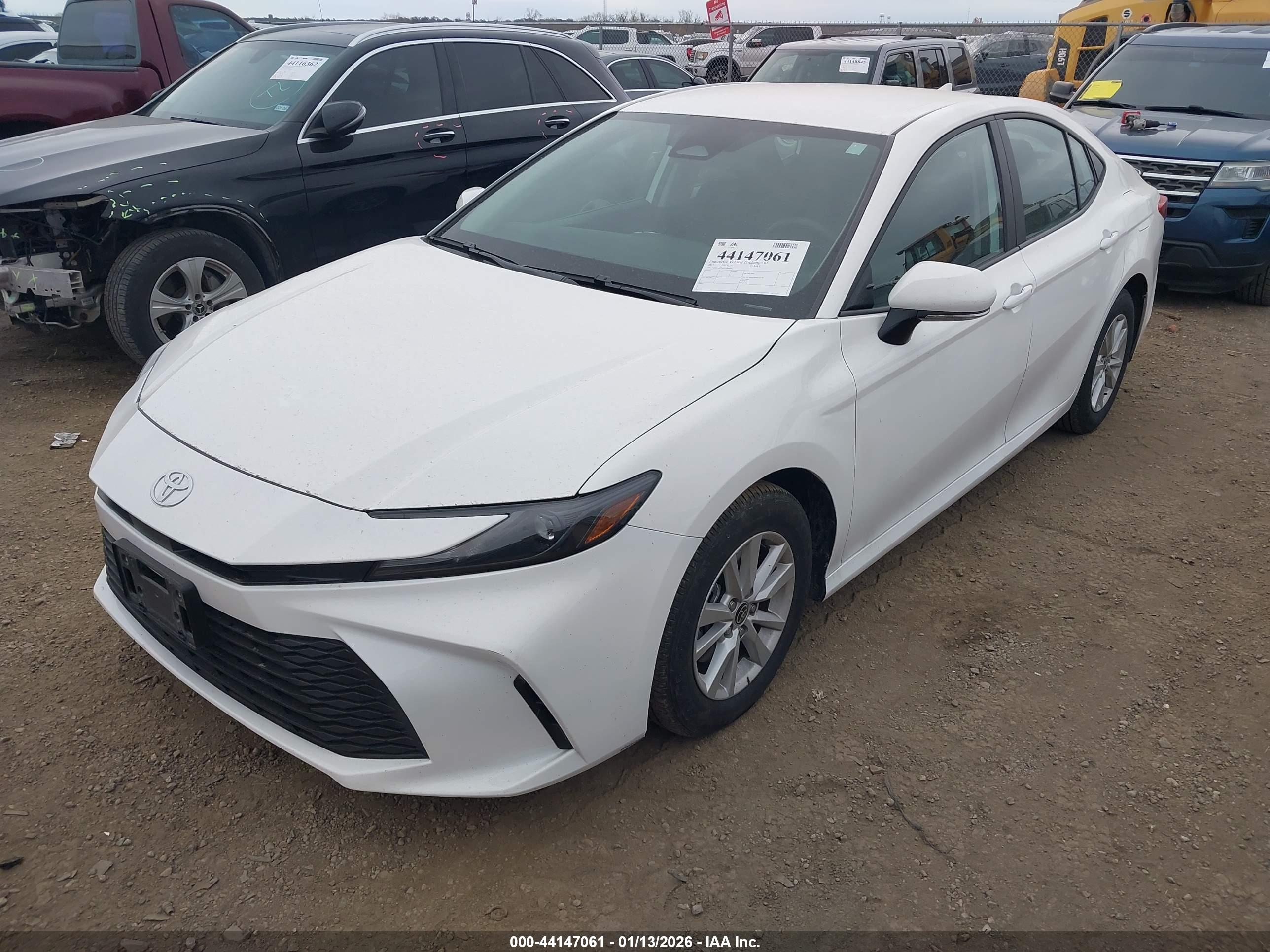 TOYOTA CAMRY image 2