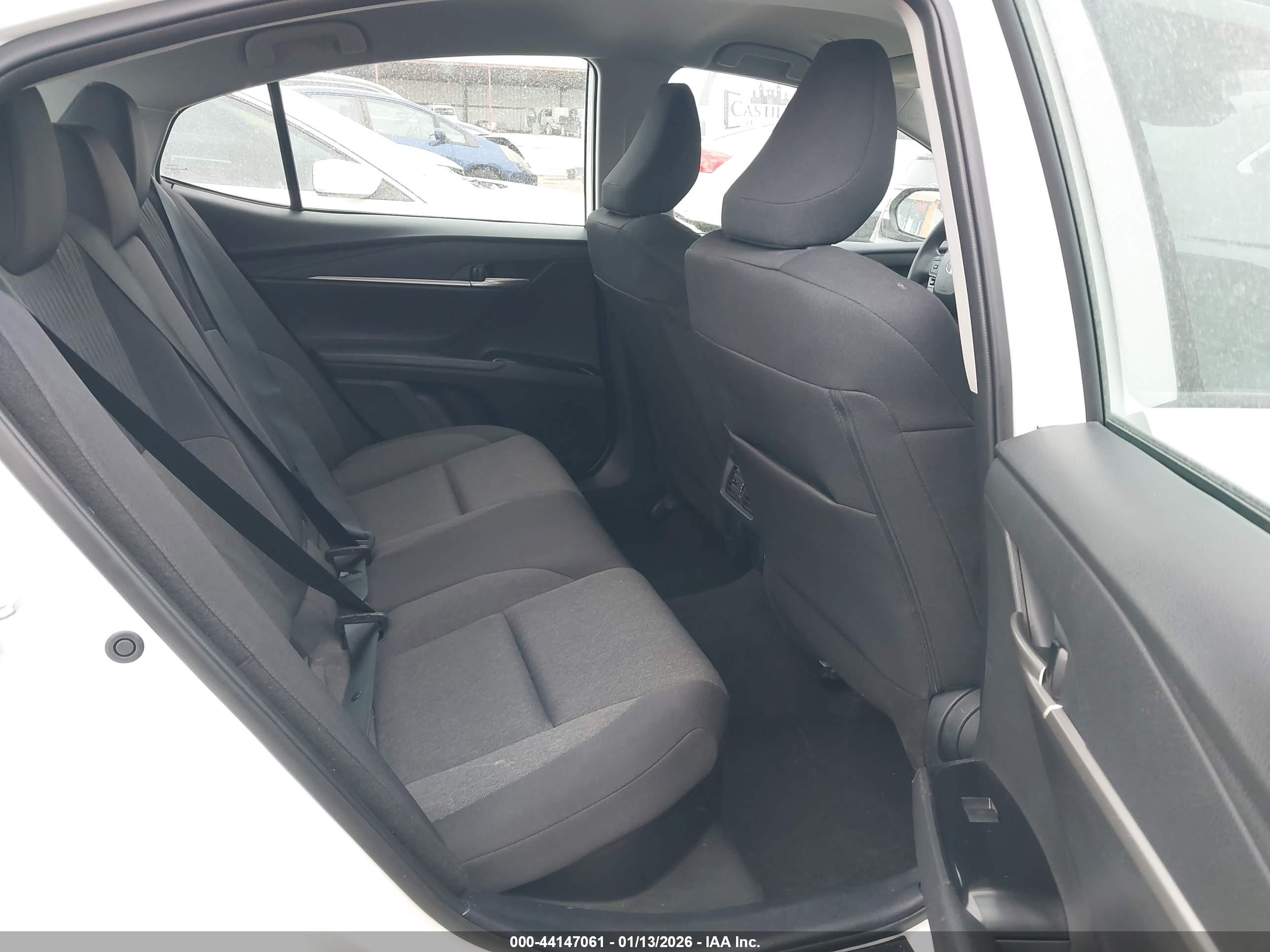 TOYOTA CAMRY image 8