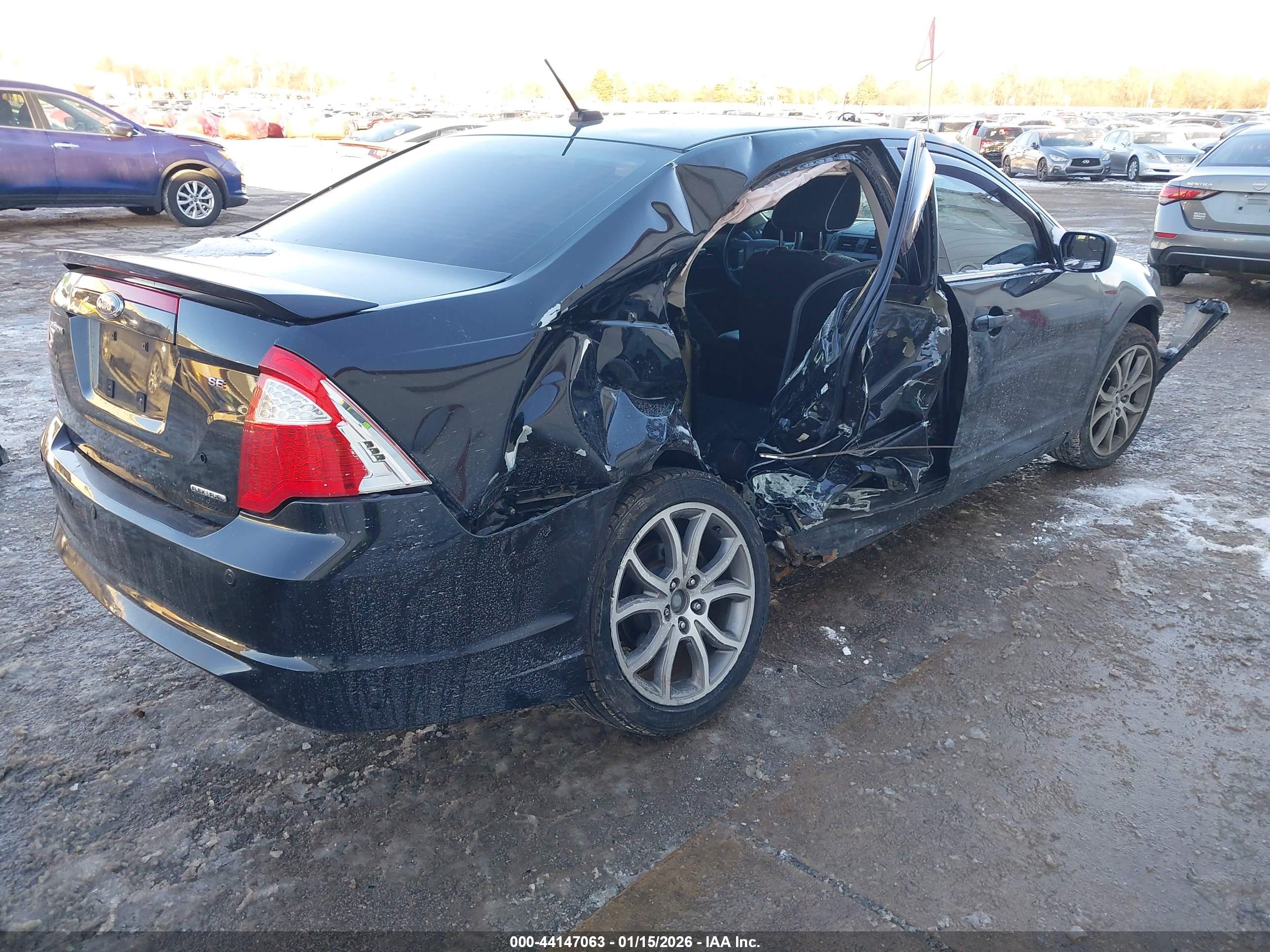 FORD FUSION image 4