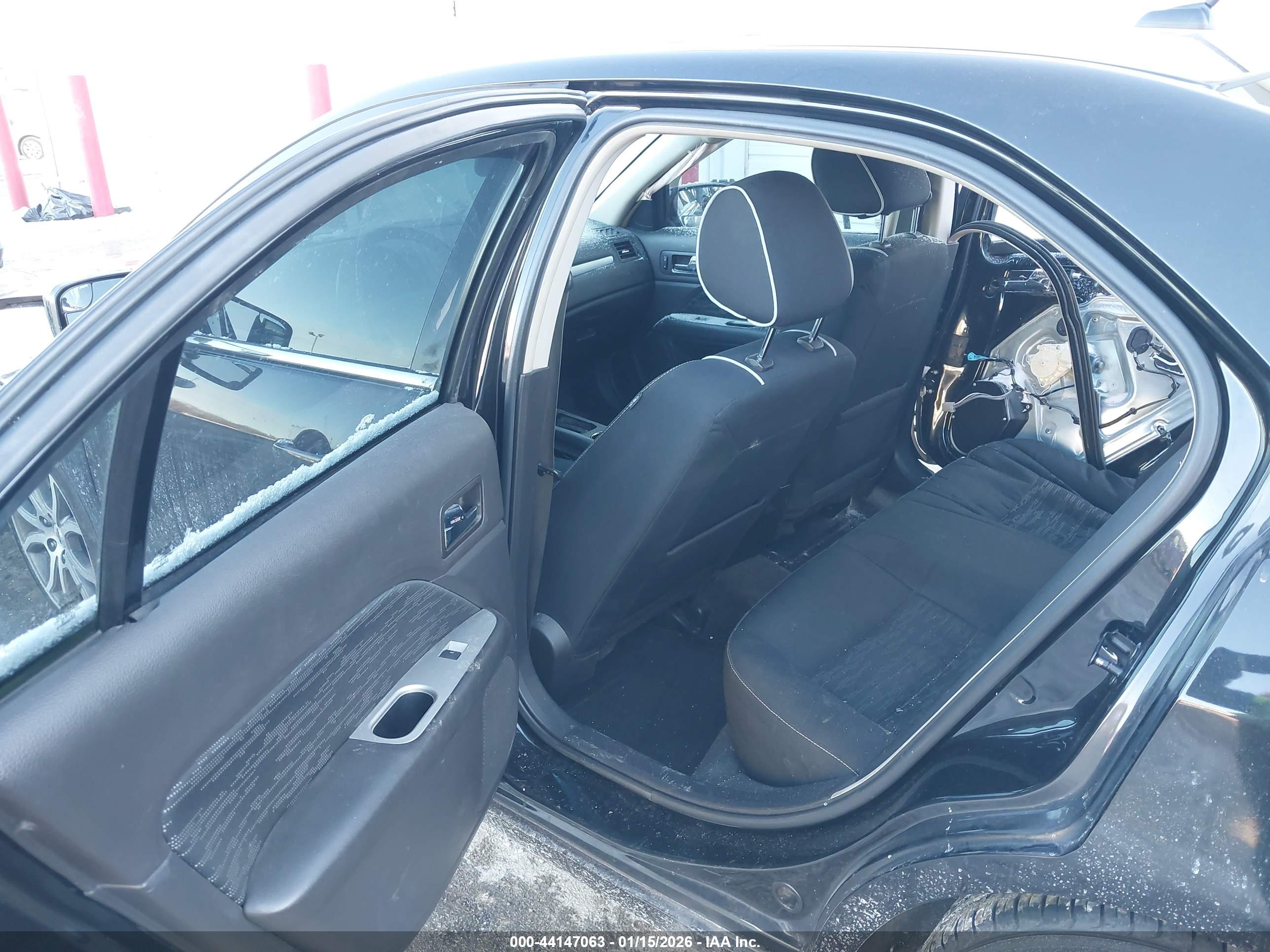 FORD FUSION image 8