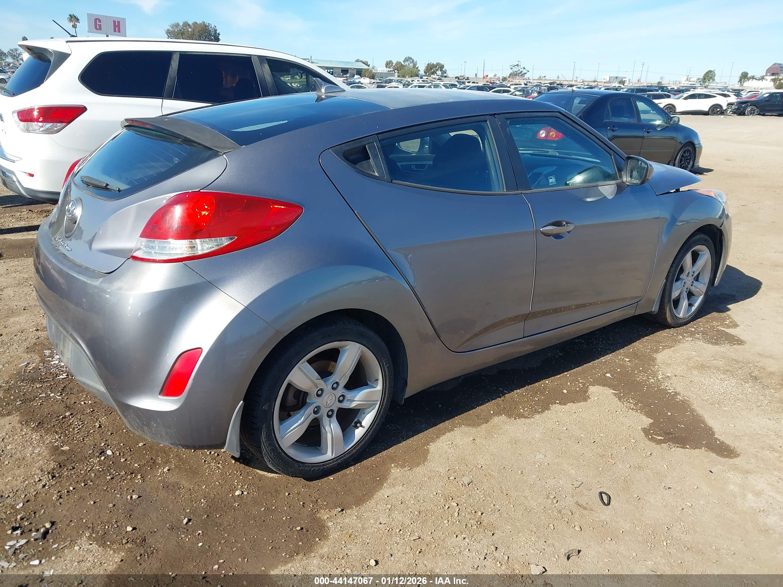 HYUNDAI VELOSTER image 4