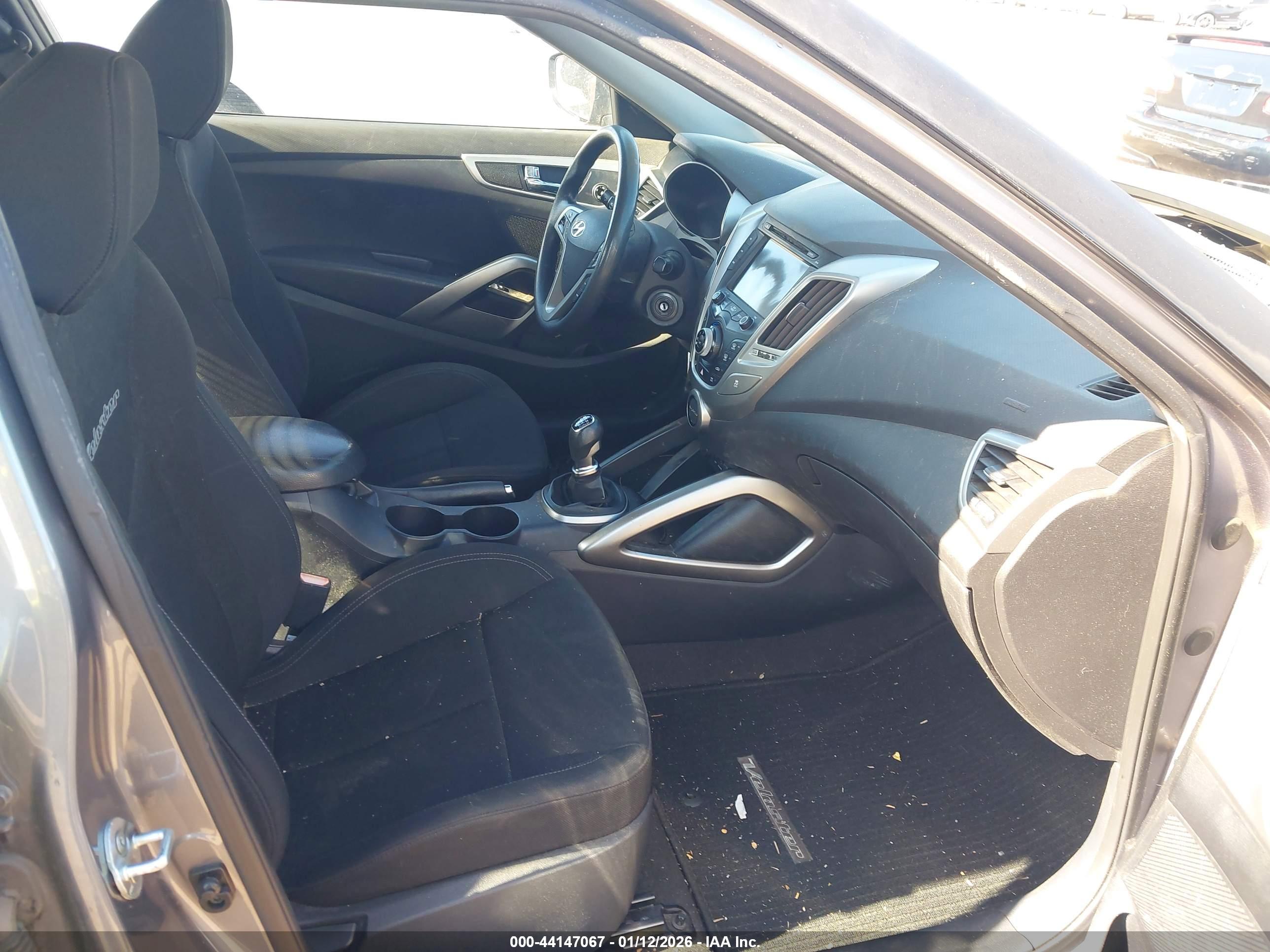 HYUNDAI VELOSTER image 5