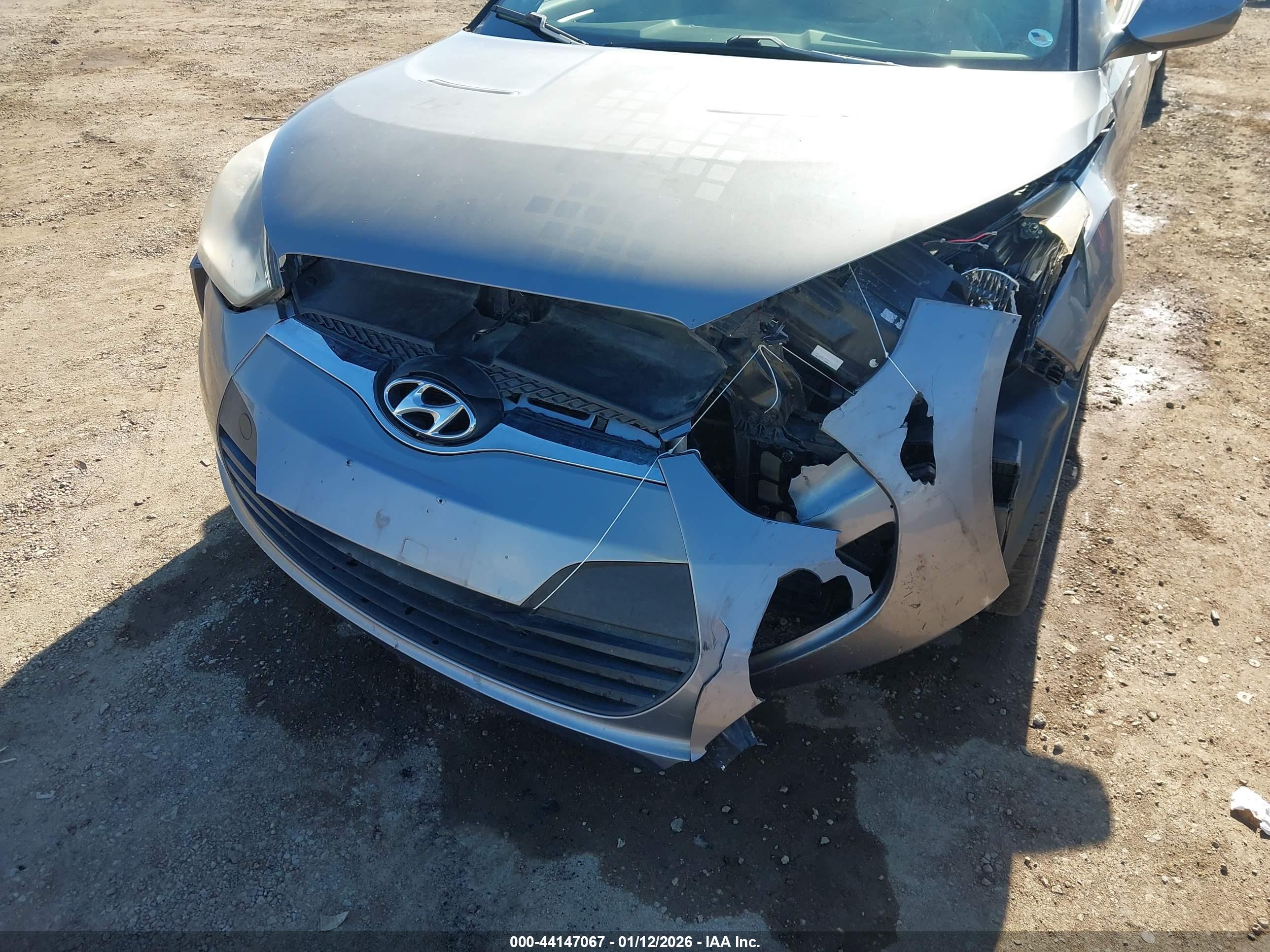 HYUNDAI VELOSTER image 6